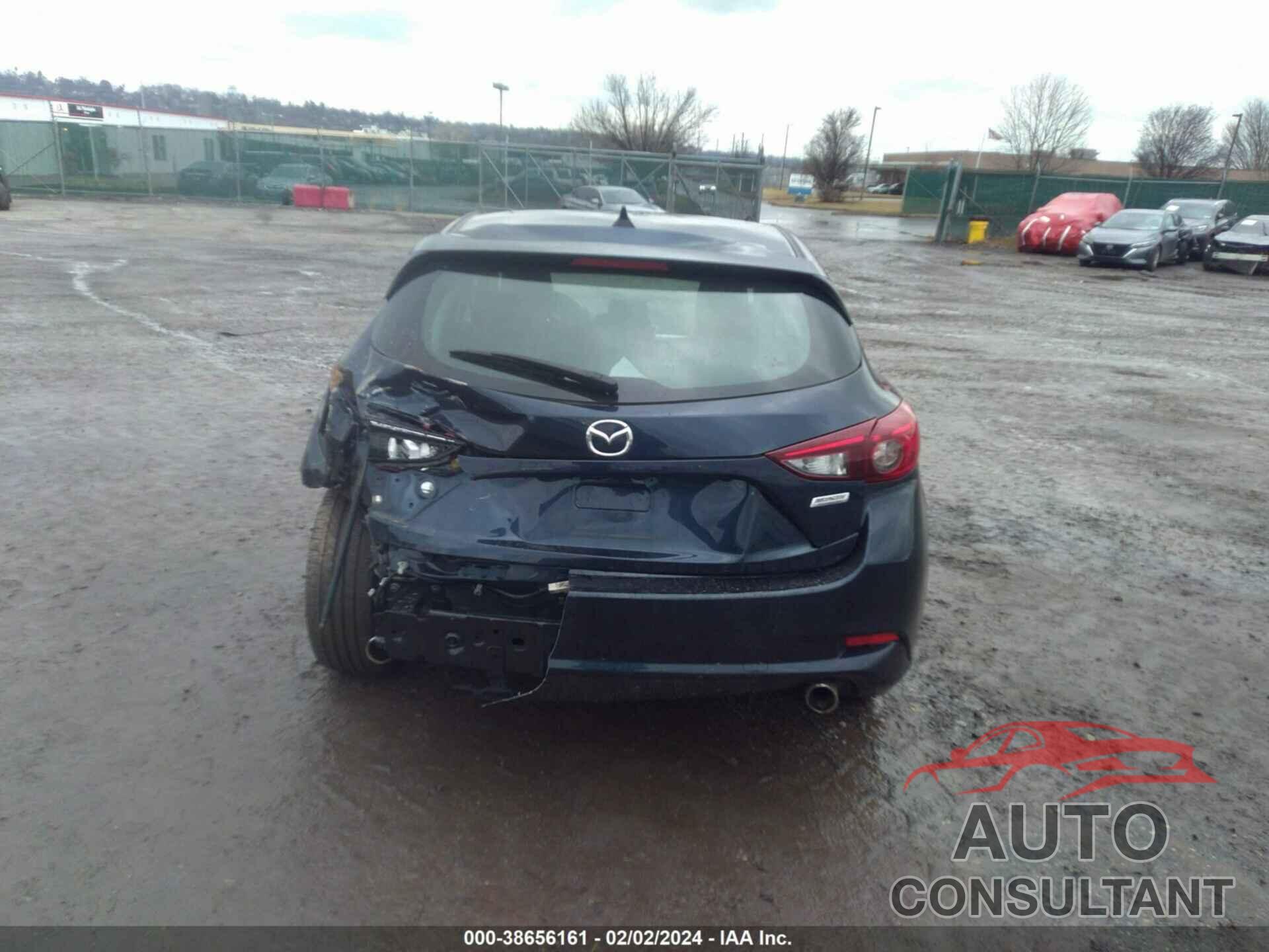 MAZDA MAZDA3 2018 - 3MZBN1L37JM187917