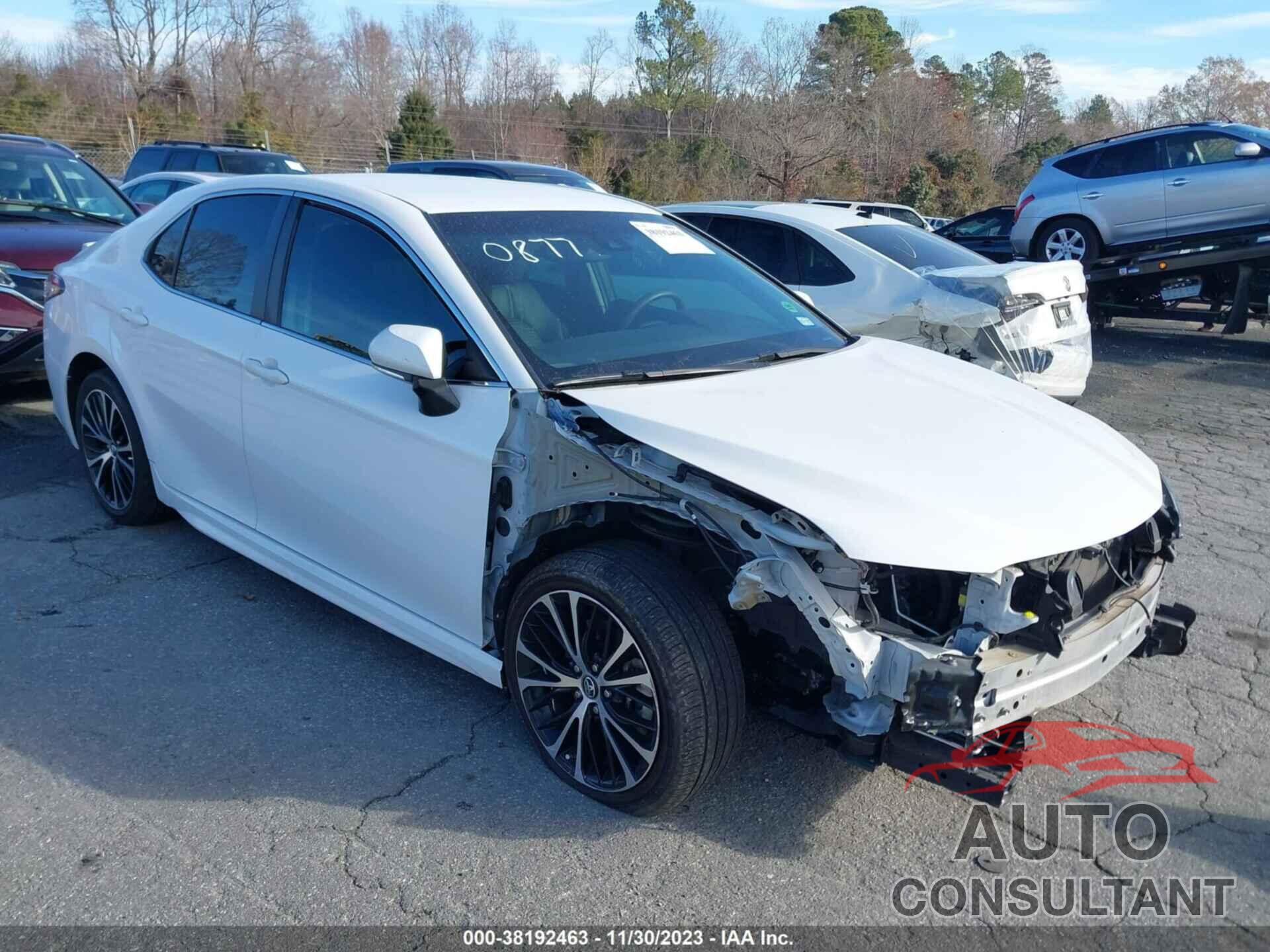 TOYOTA CAMRY 2018 - 4T1B11HK9JU600877