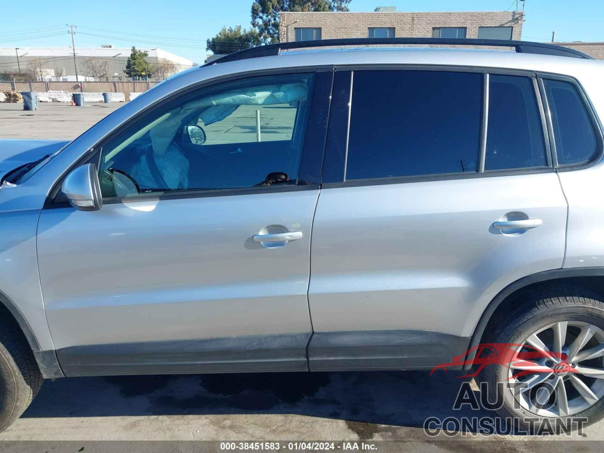 VOLKSWAGEN TIGUAN 2017 - WVGAV7AX7HK044504