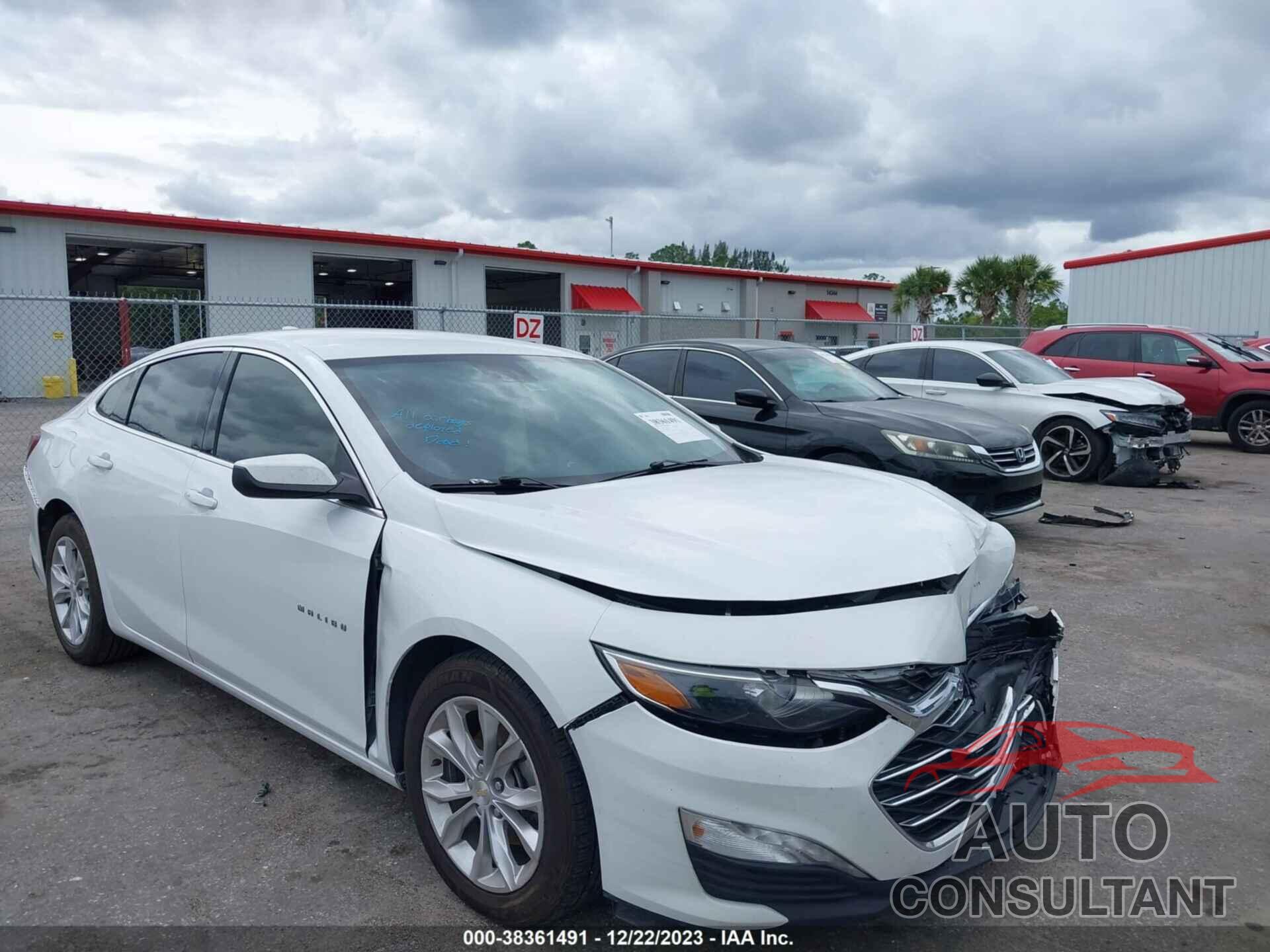 CHEVROLET MALIBU 2021 - 1G1ZD5ST1MF082266
