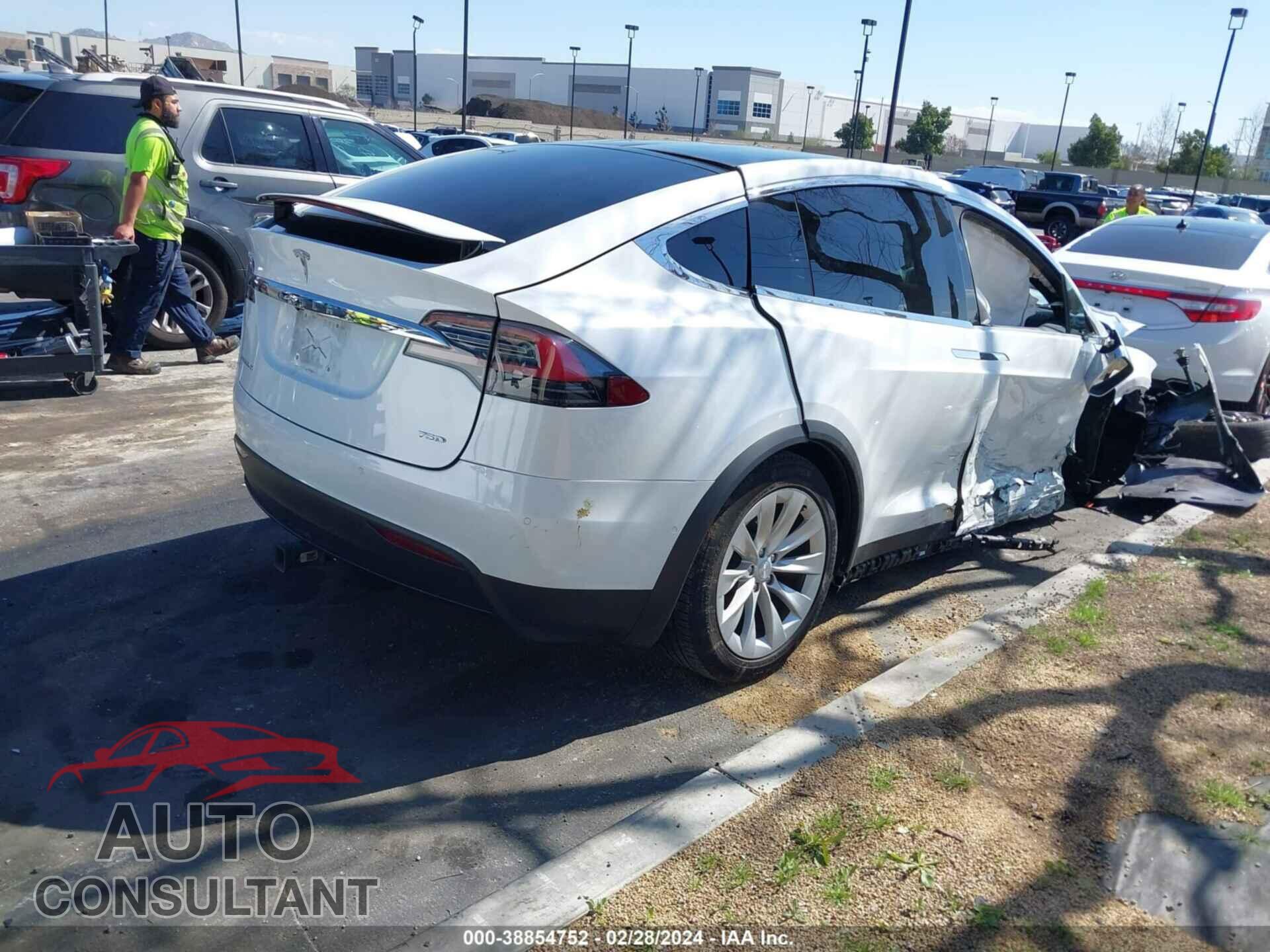 TESLA MODEL X 2018 - 5YJXCAE27JF102839