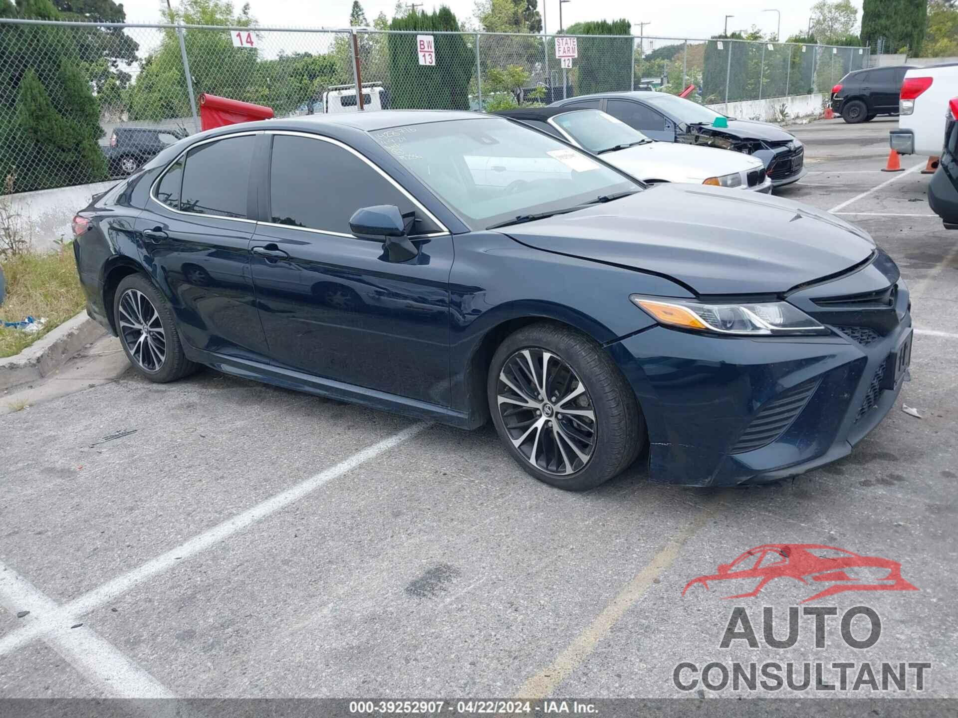 TOYOTA CAMRY 2018 - 4T1B11HK4JU572602