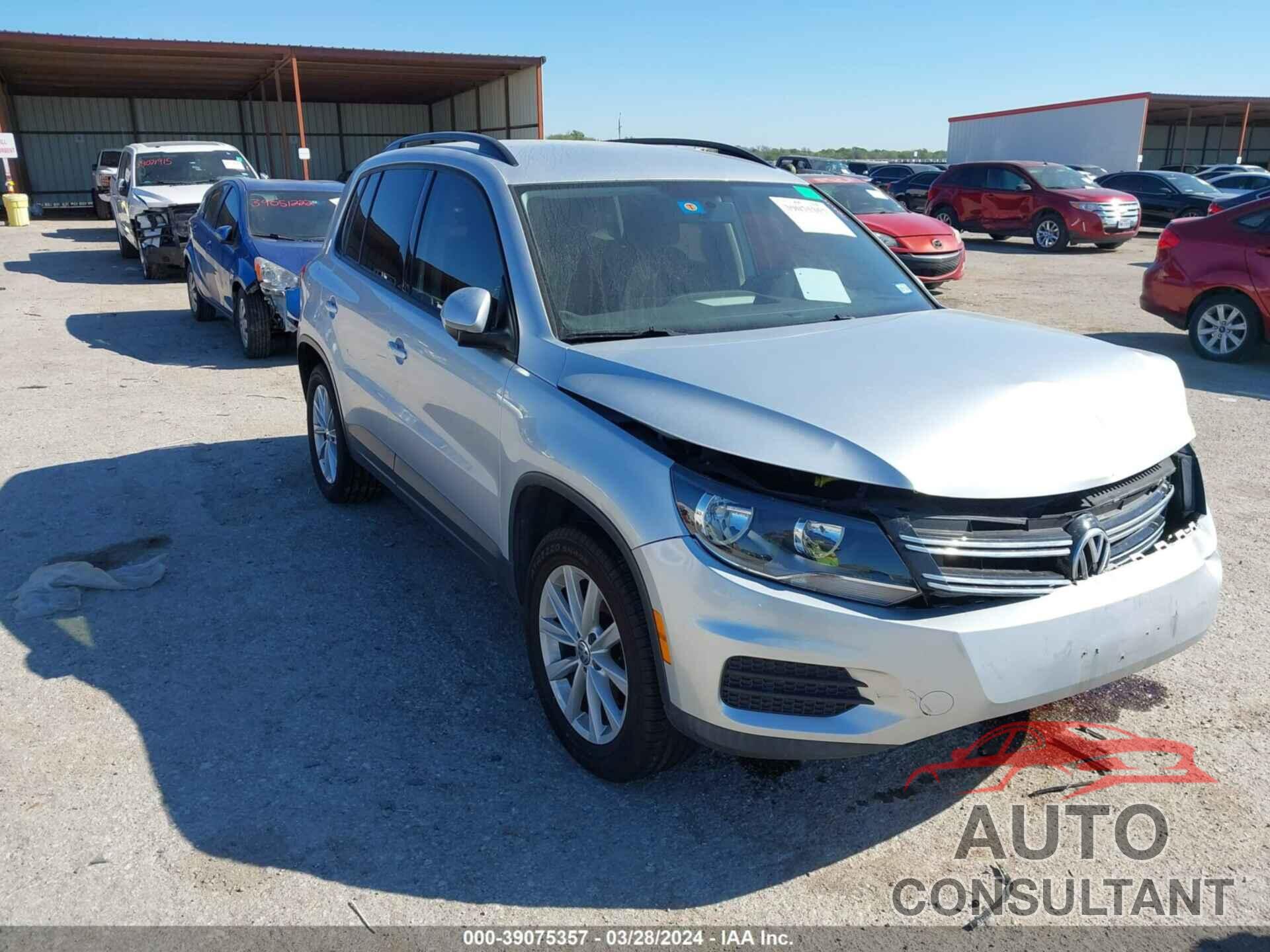 VOLKSWAGEN TIGUAN 2017 - WVGAV7AX2HK046905