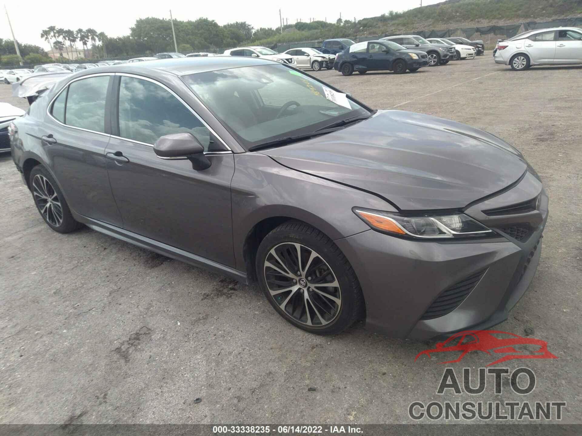 TOYOTA CAMRY 2018 - 4T1B11HK3JU511418