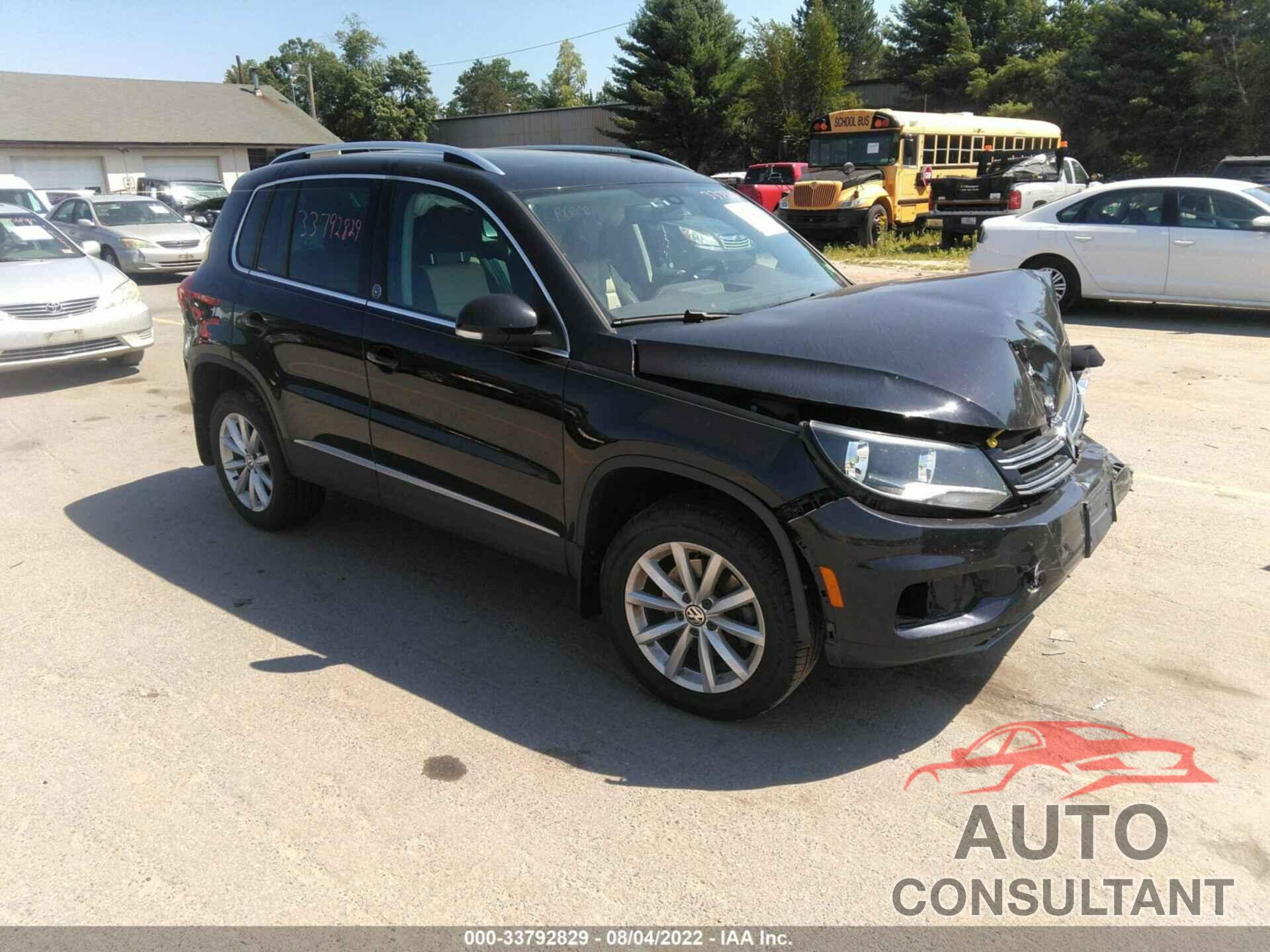 VOLKSWAGEN TIGUAN 2017 - WVGSV7AX4HK009309