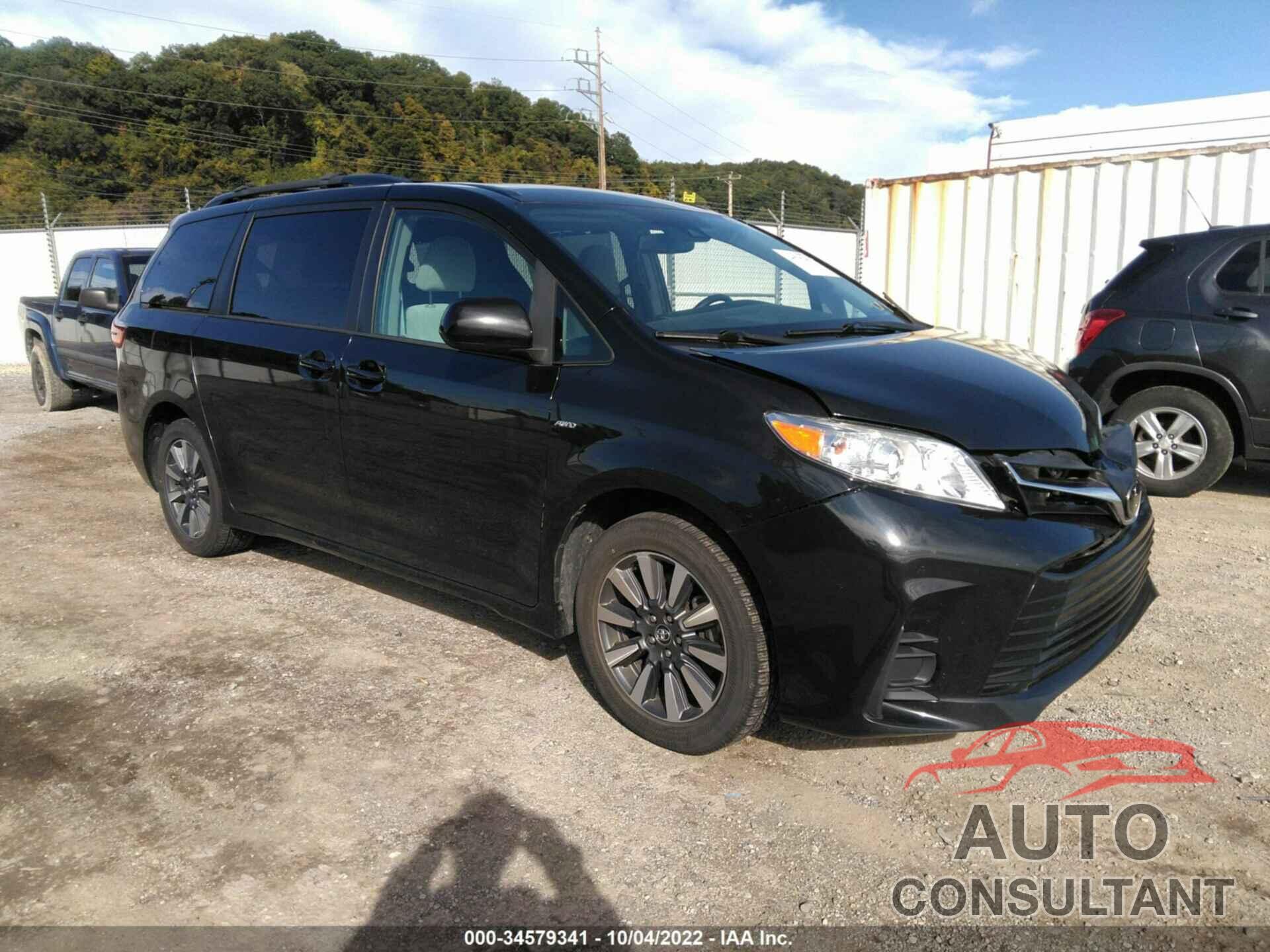 TOYOTA SIENNA 2018 - 5TDJZ3DC8JS203765