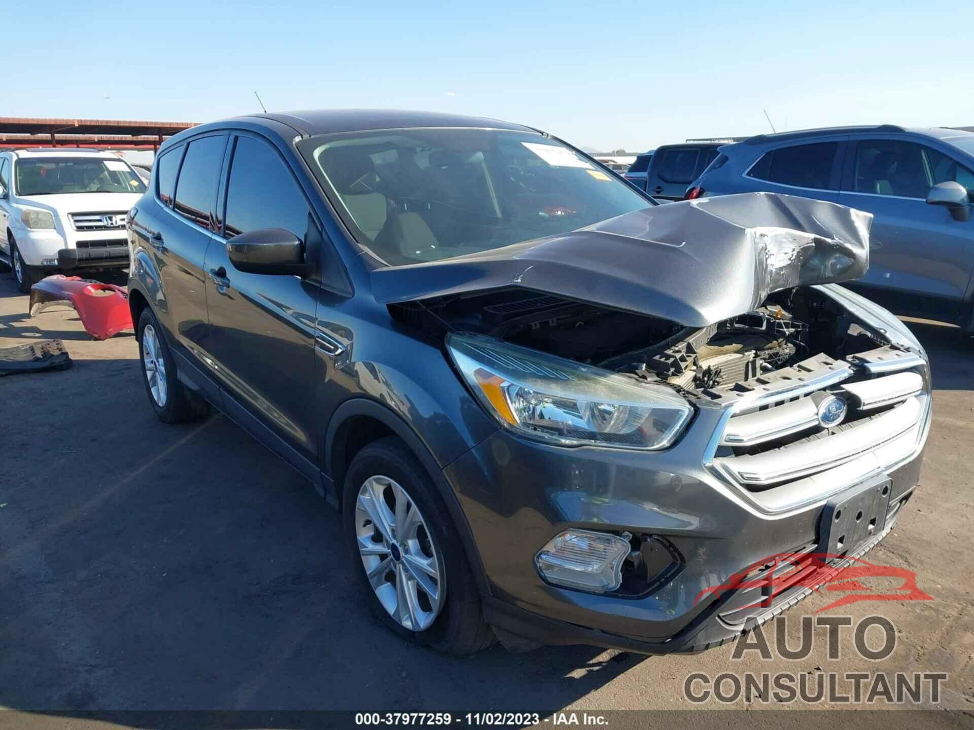 FORD ESCAPE 2017 - 1FMCU0GD7HUD12052
