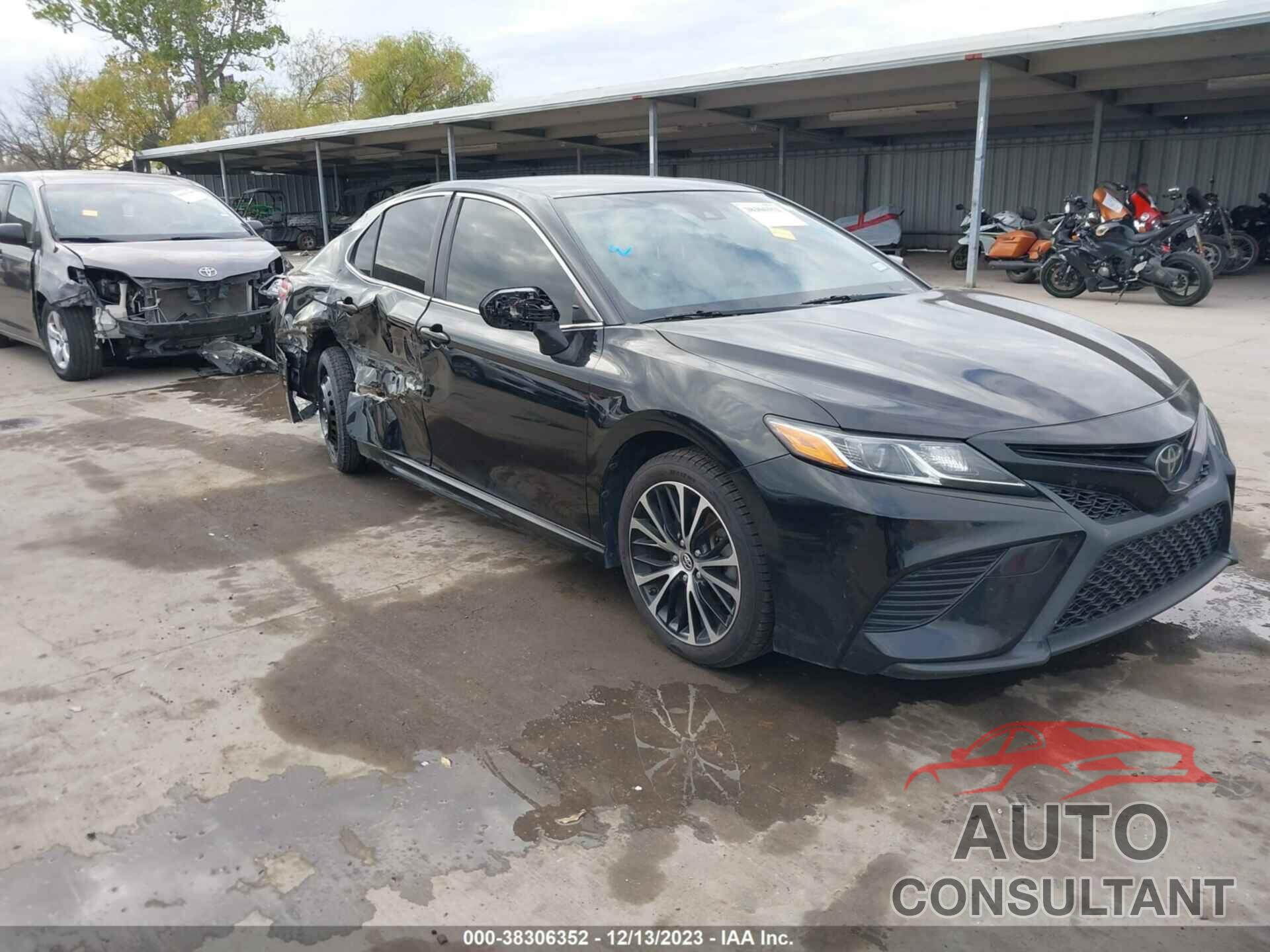 TOYOTA CAMRY 2018 - JTNB11HKXJ3020527