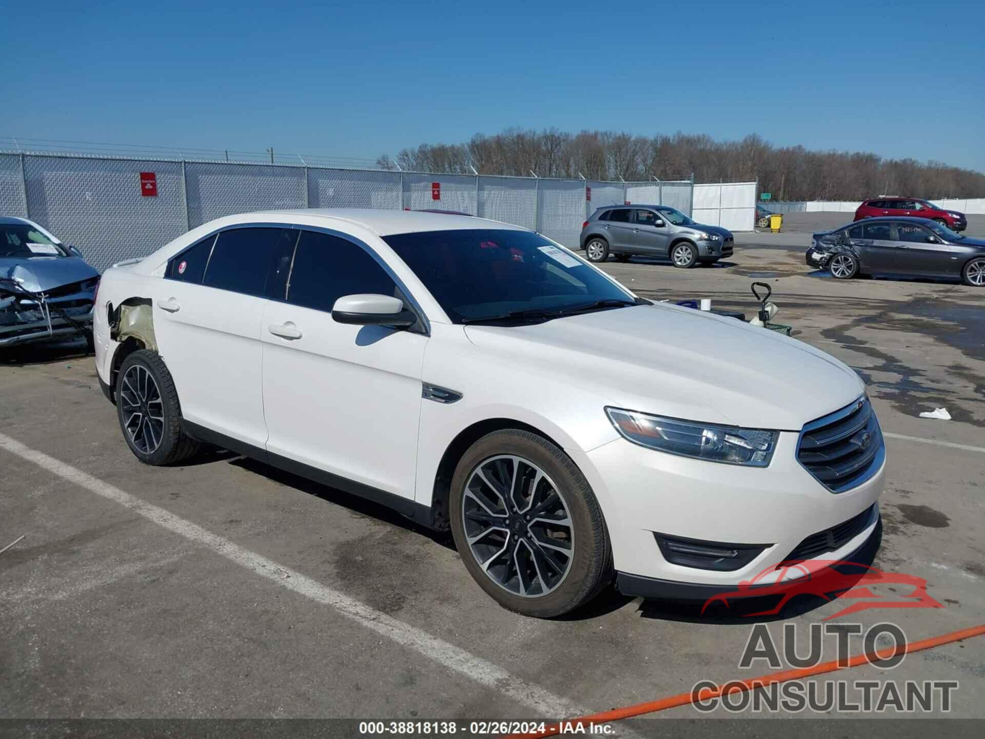 FORD TAURUS 2017 - 1FAHP2E88HG122462