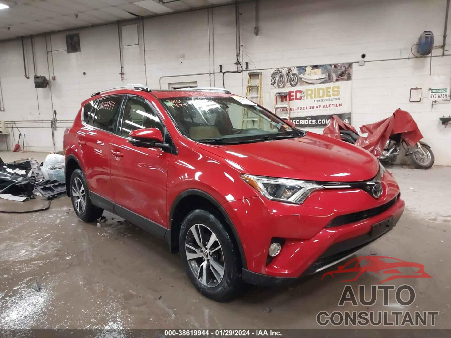 TOYOTA RAV4 2017 - JTMRFREV5HJ111616