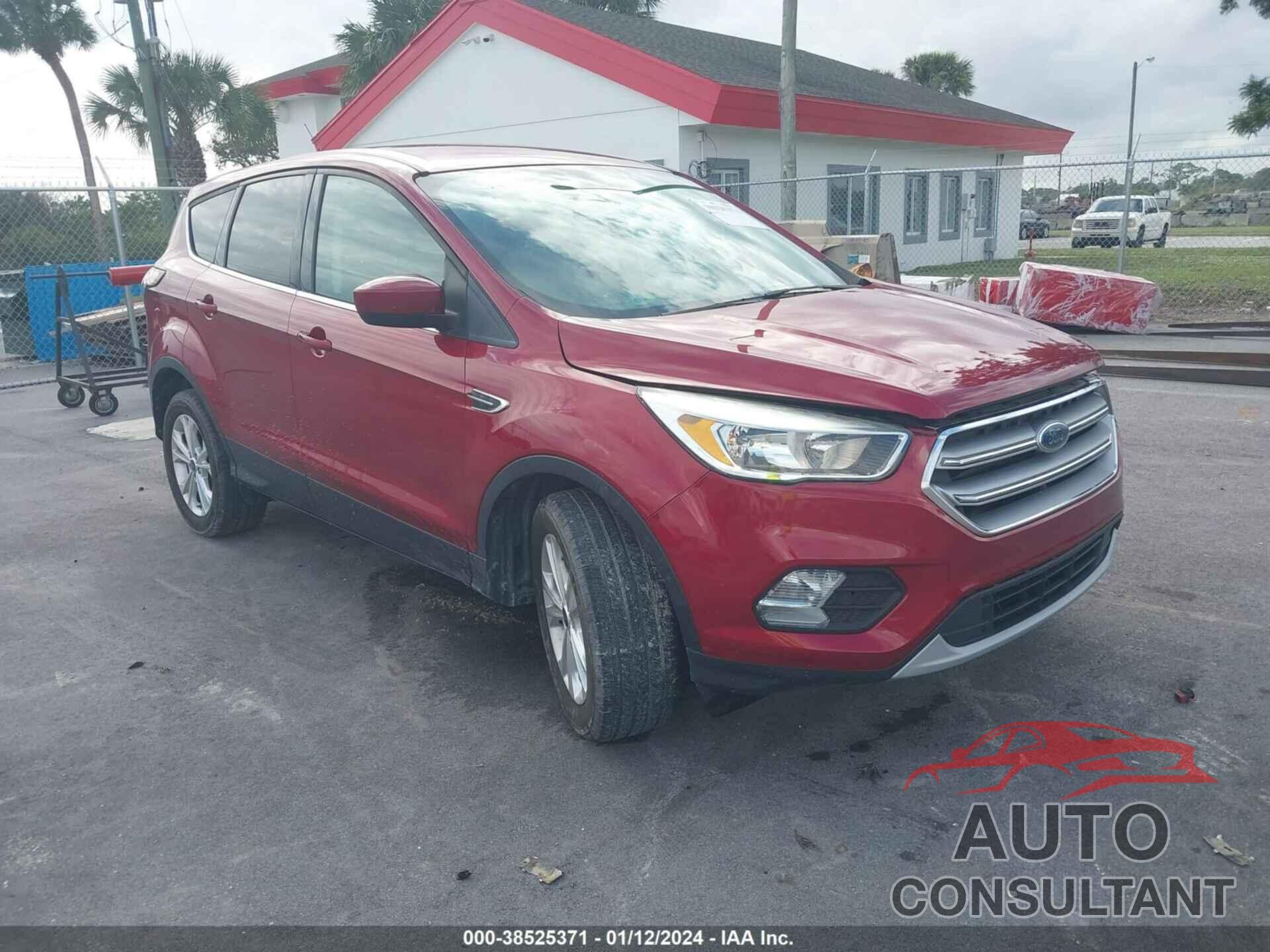 FORD ESCAPE 2017 - 1FMCU0GD7HUE65112