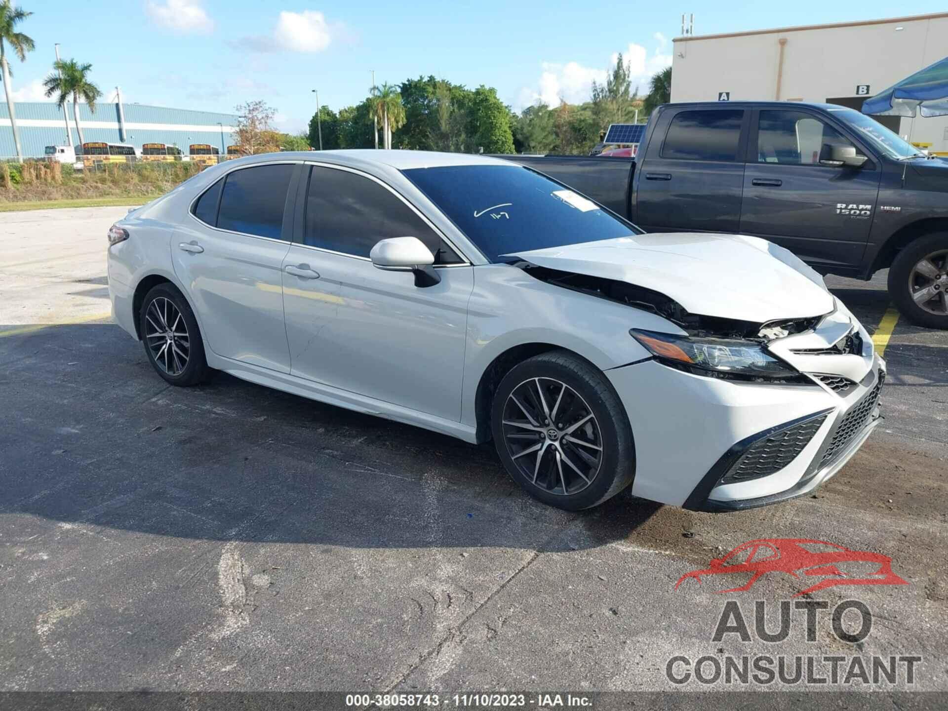 TOYOTA CAMRY 2022 - 4T1G11AK1NU025373