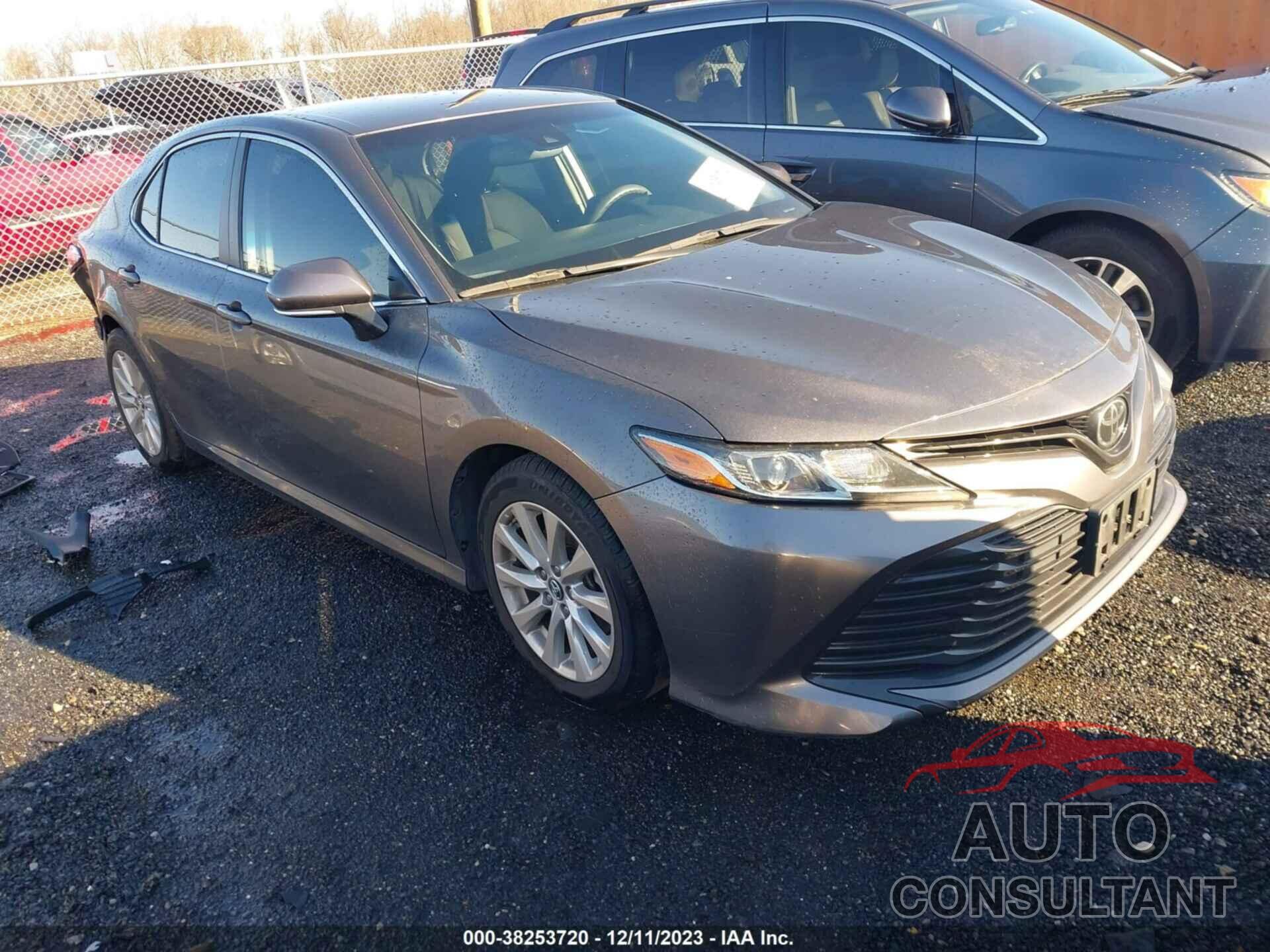 TOYOTA CAMRY 2018 - 4T1B11HK2JU547567