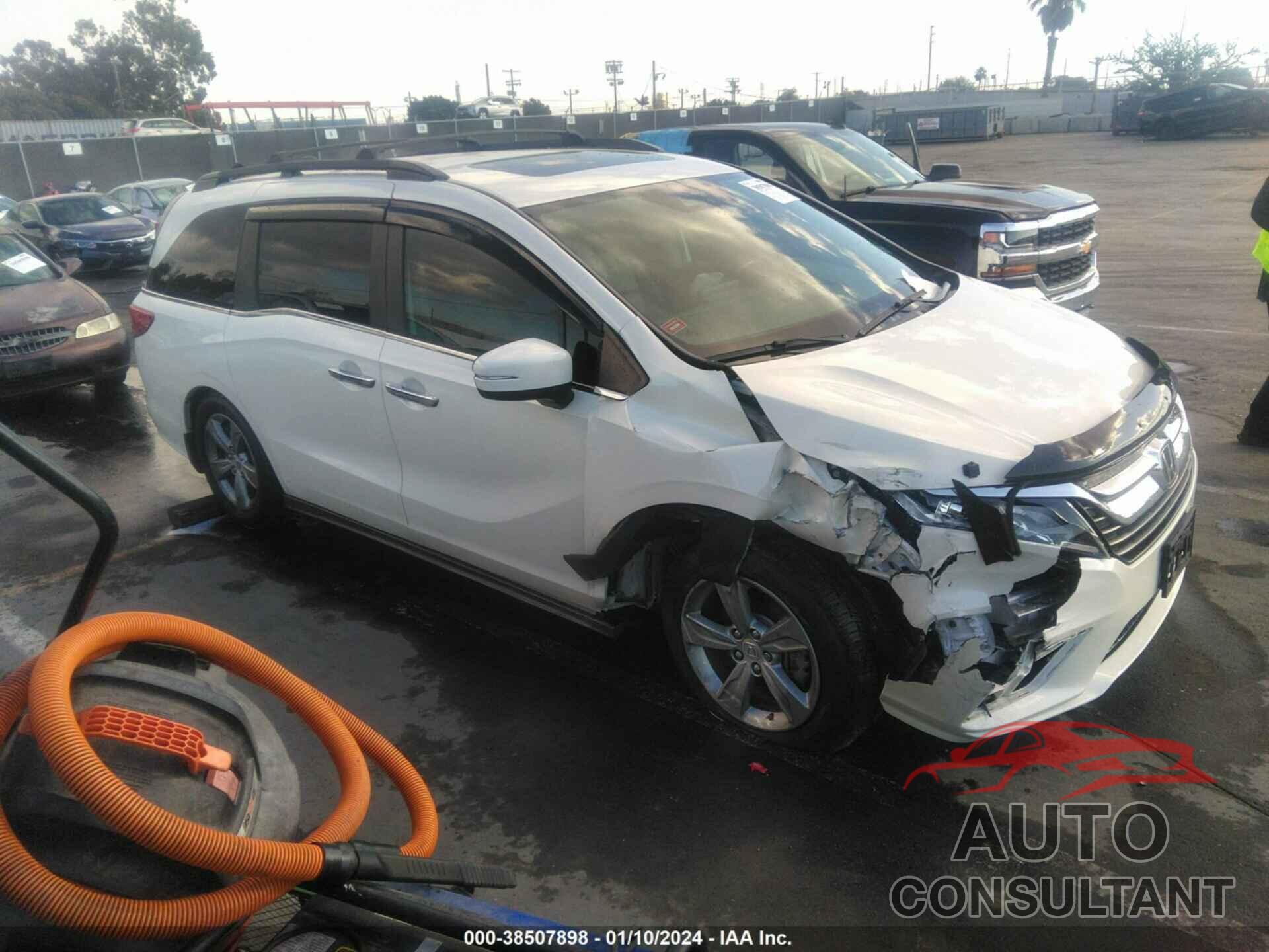 HONDA ODYSSEY 2018 - 5FNRL6H73JB055676