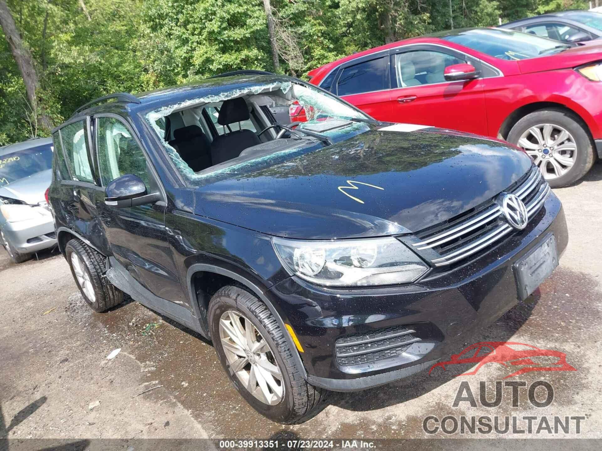 VOLKSWAGEN TIGUAN 2017 - WVGAV7AX8HK048321