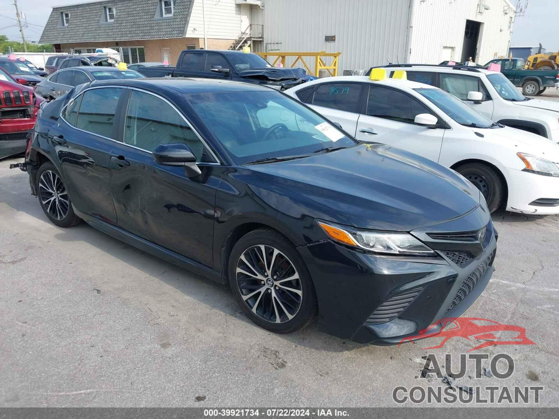 TOYOTA CAMRY 2018 - 4T1B11HK0JU621892