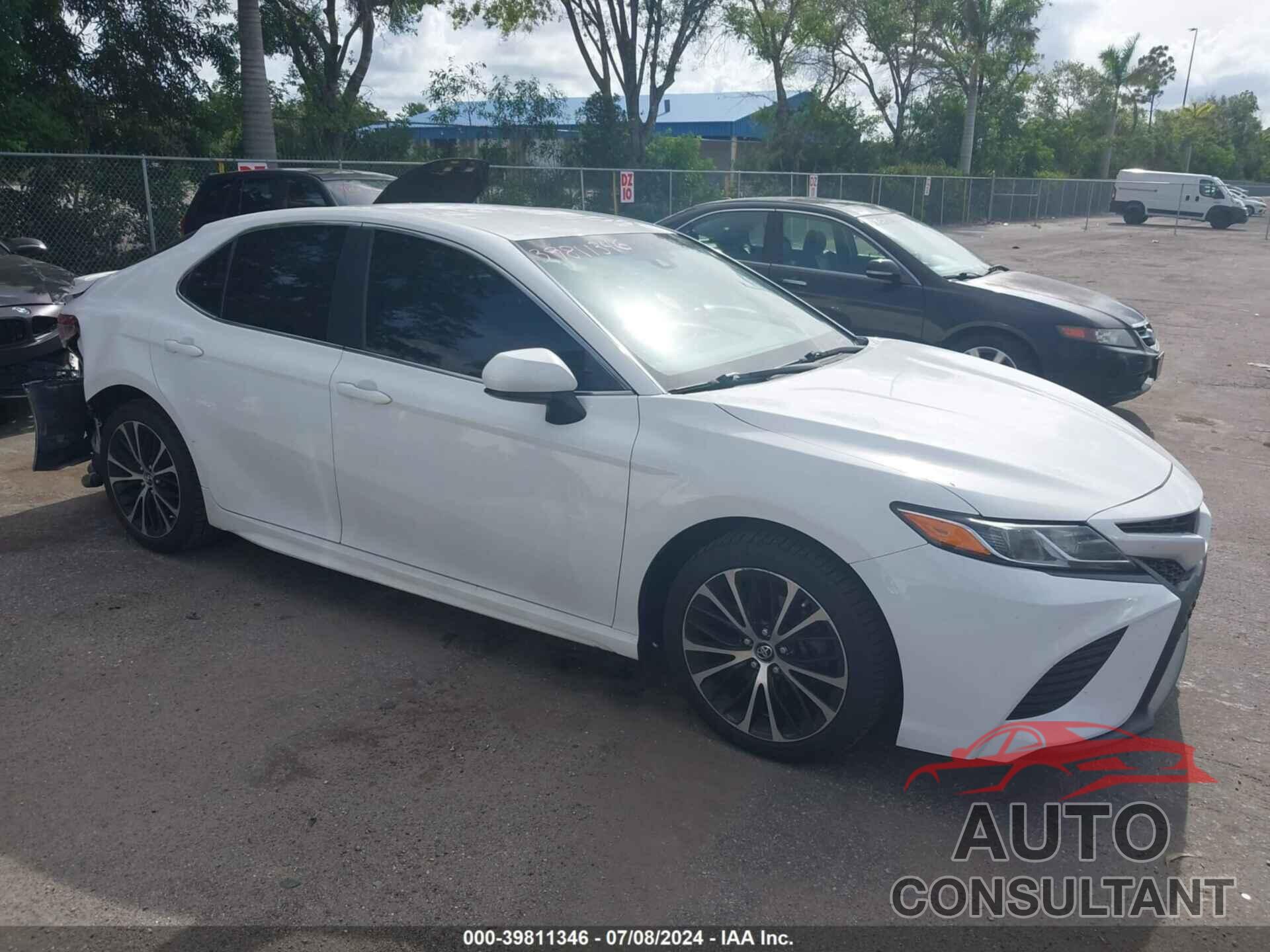 TOYOTA CAMRY 2018 - 4T1B11HK6JU099365