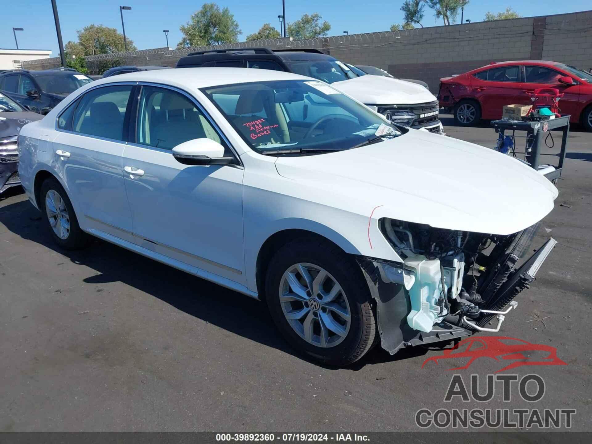 VOLKSWAGEN PASSAT 2017 - 1VWAT7A32HC010257