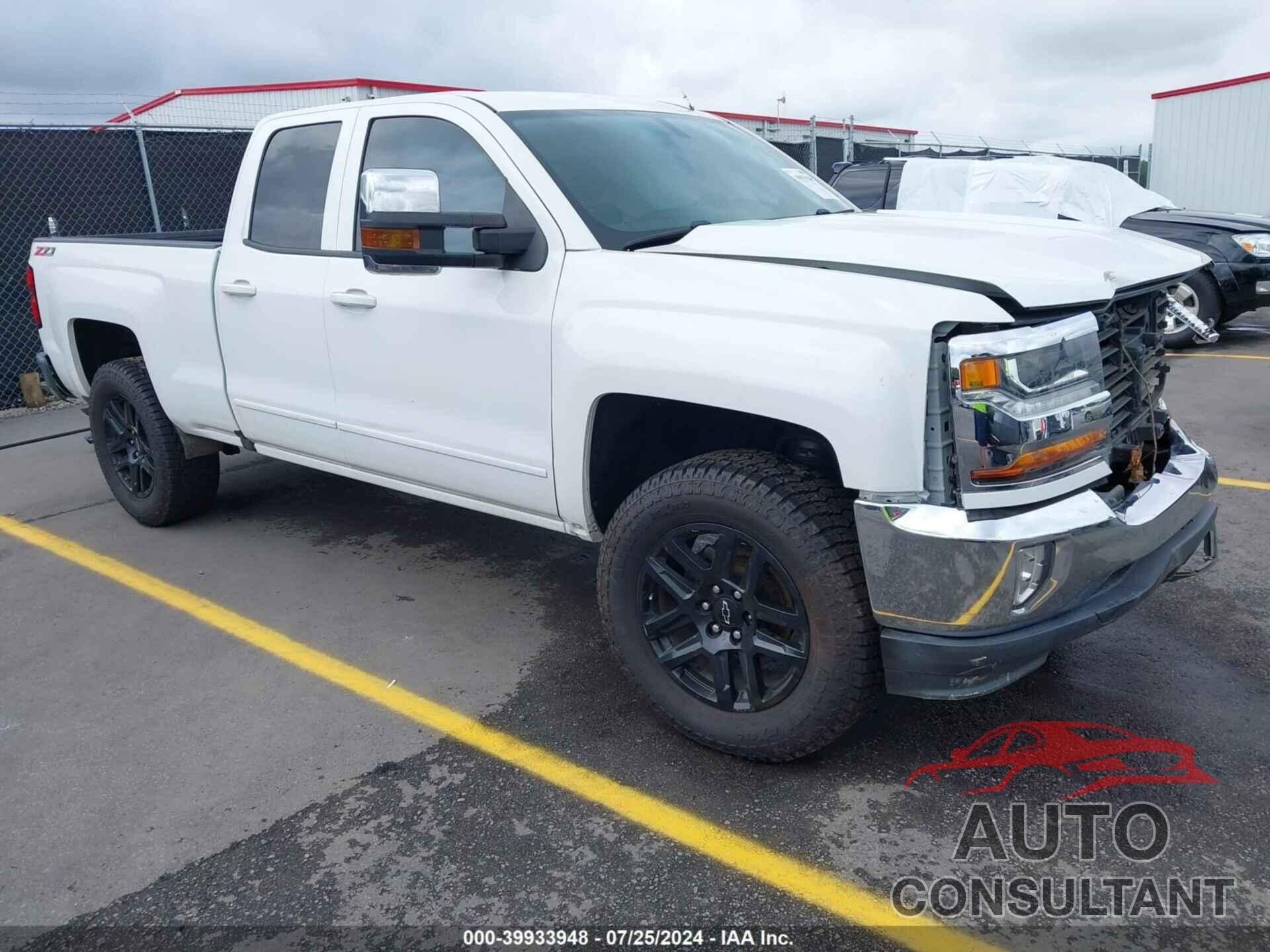 CHEVROLET SILVERADO 1500 2018 - 1GCRCREC5JZ143321