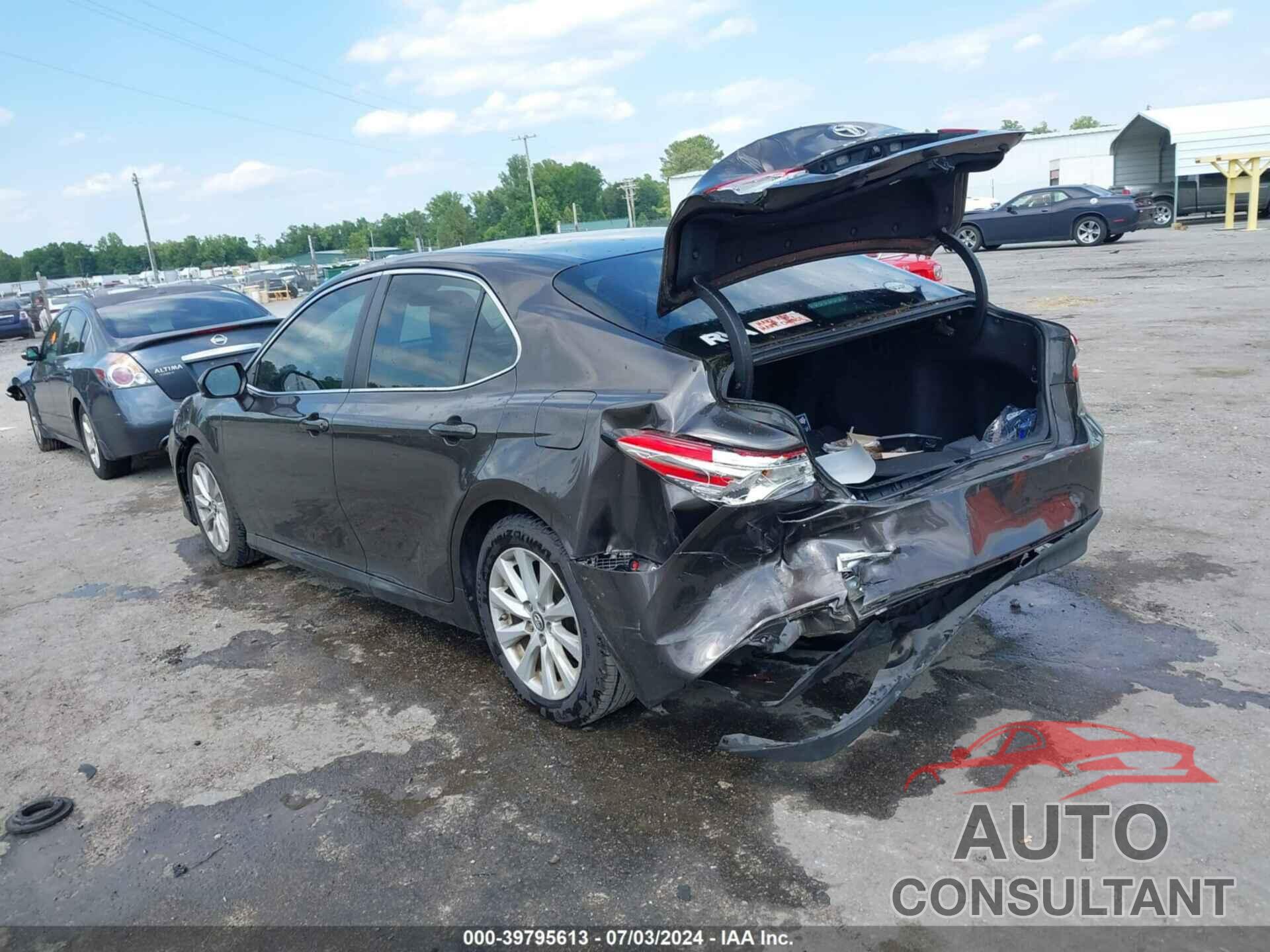 TOYOTA CAMRY 2018 - 4T1B11HK6JU098362