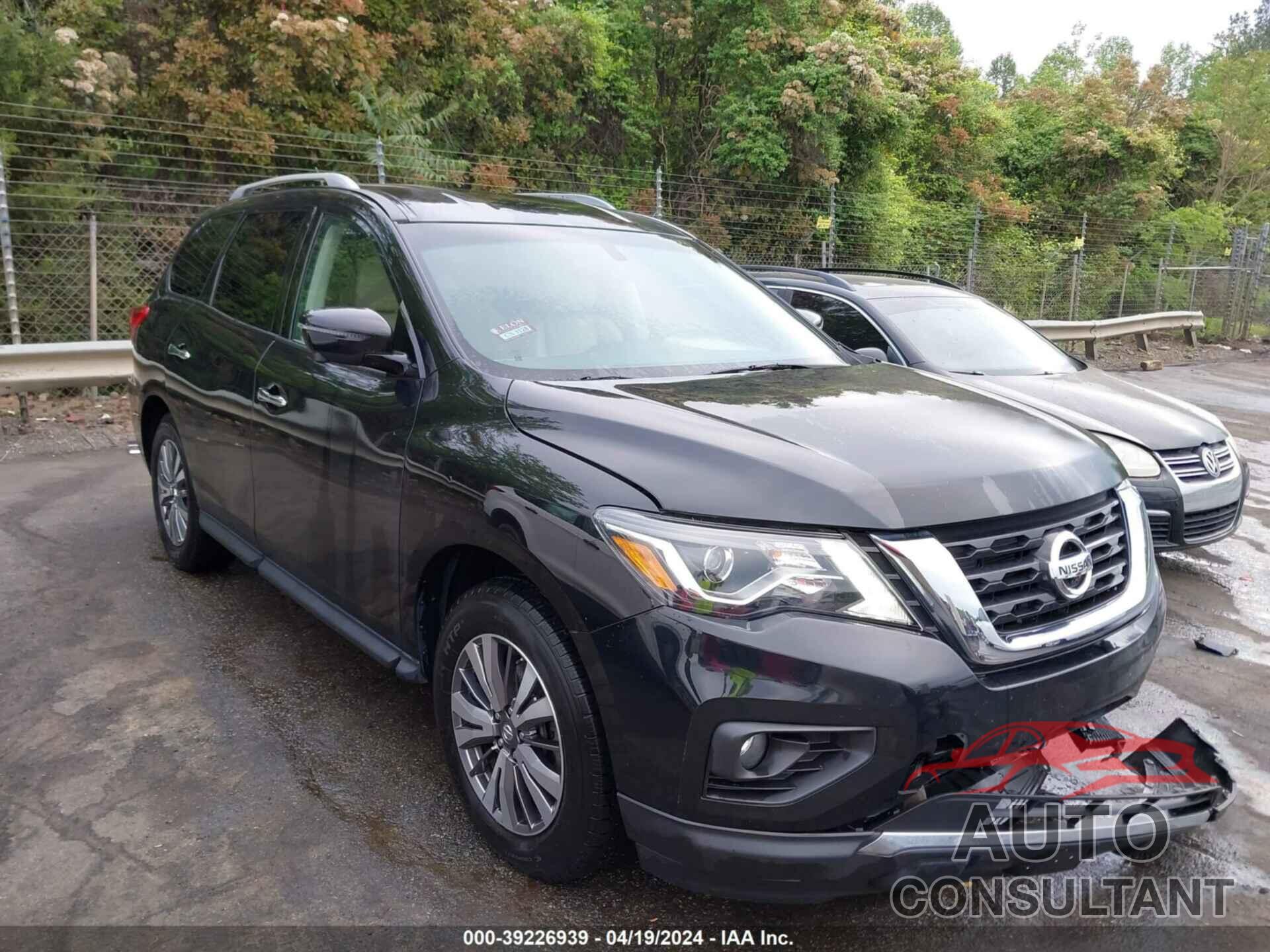 NISSAN PATHFINDER 2018 - 5N1DR2MN8JC615187