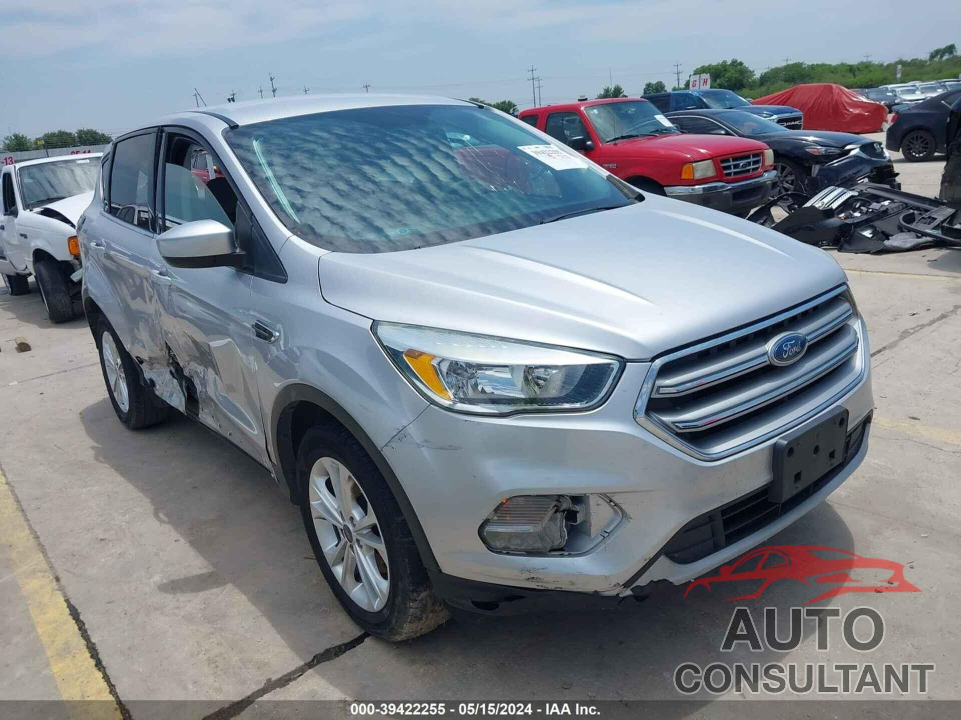 FORD ESCAPE 2017 - 1FMCU0GD6HUC28045