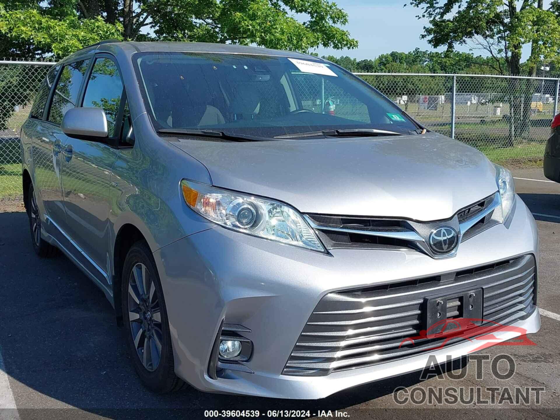 TOYOTA SIENNA 2018 - 5TDDZ3DC4JS209432