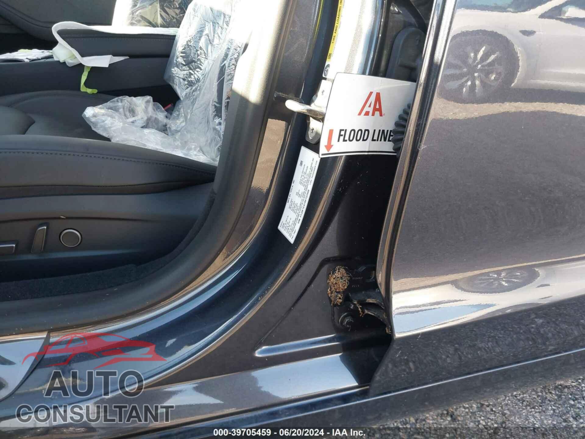 TESLA MODEL 3 2024 - 5YJ3E1EA7RF752668