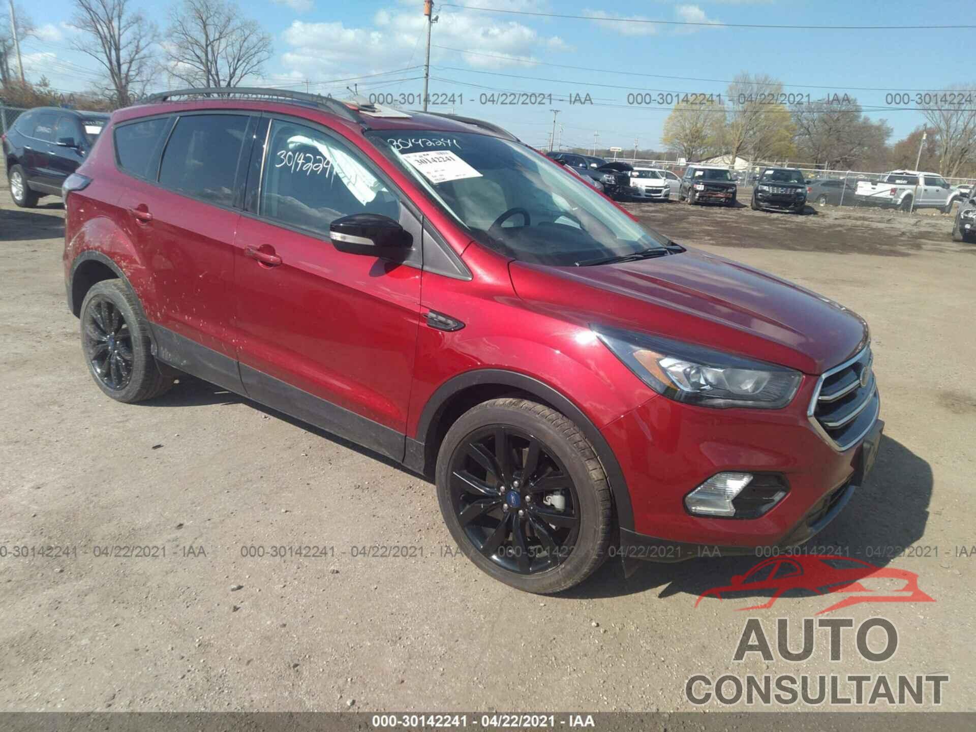 FORD ESCAPE 2017 - 1FMCU9J98HUD40404