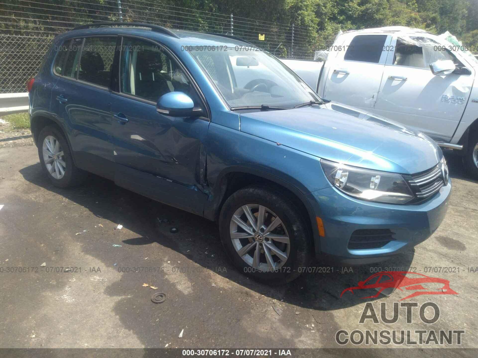 VOLKSWAGEN TIGUAN LIMITED 2018 - WVGAV7AX9JK000834