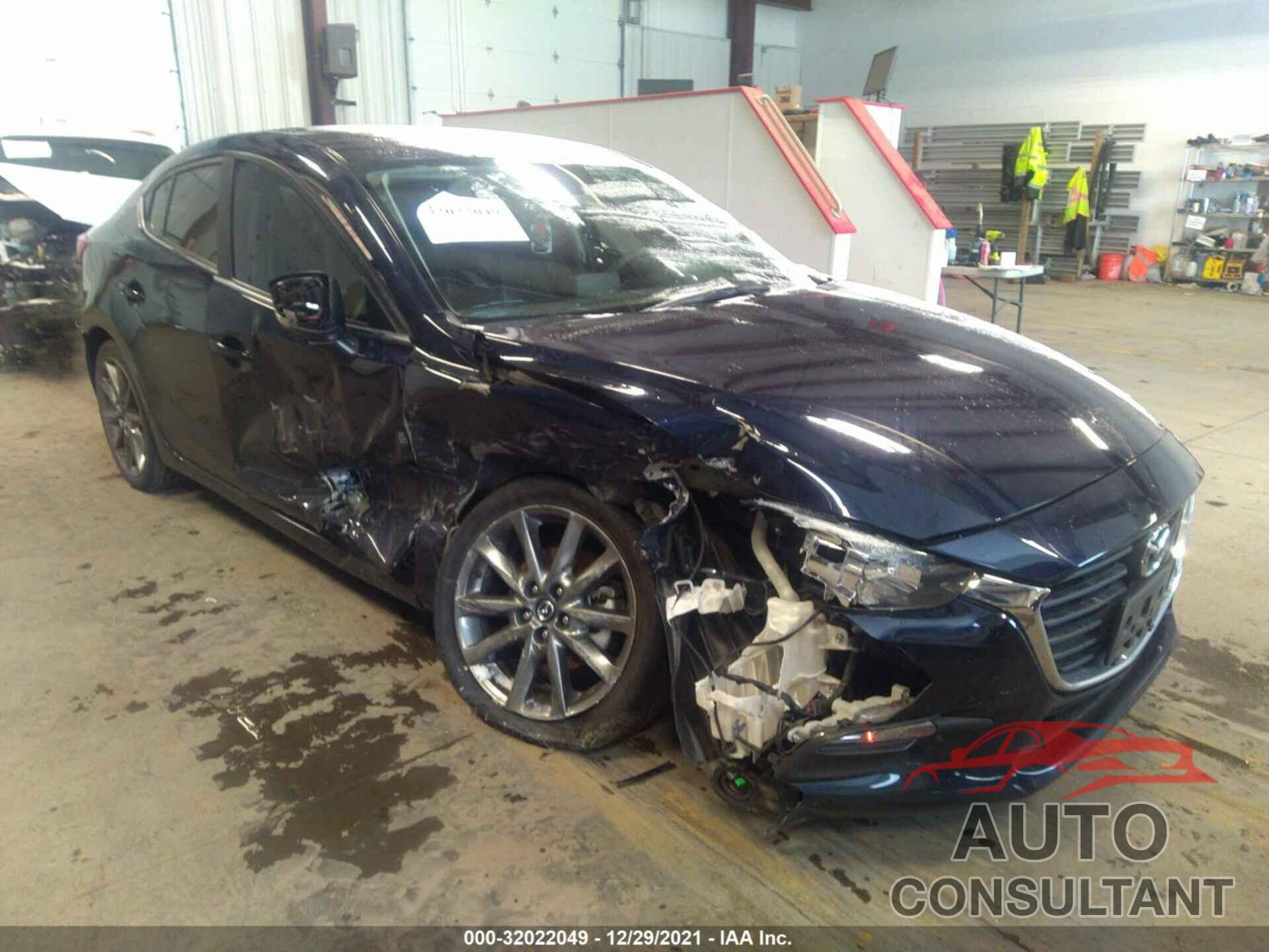 MAZDA MAZDA3 4-DOOR 2018 - 3MZBN1V32JM168348