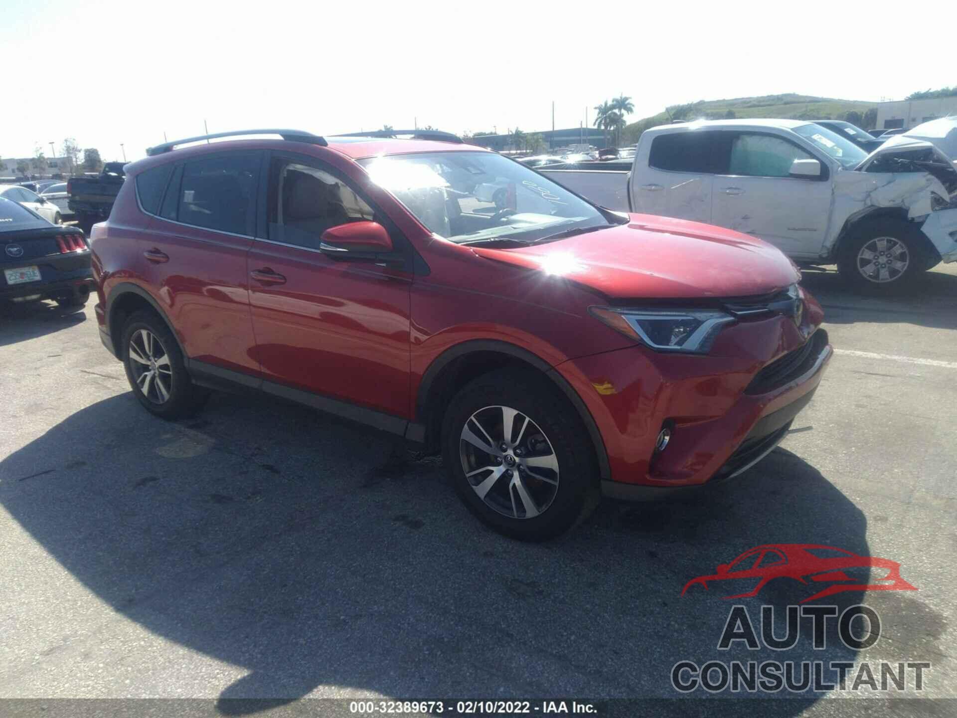 TOYOTA RAV4 2017 - JTMWFREV8HJ111080