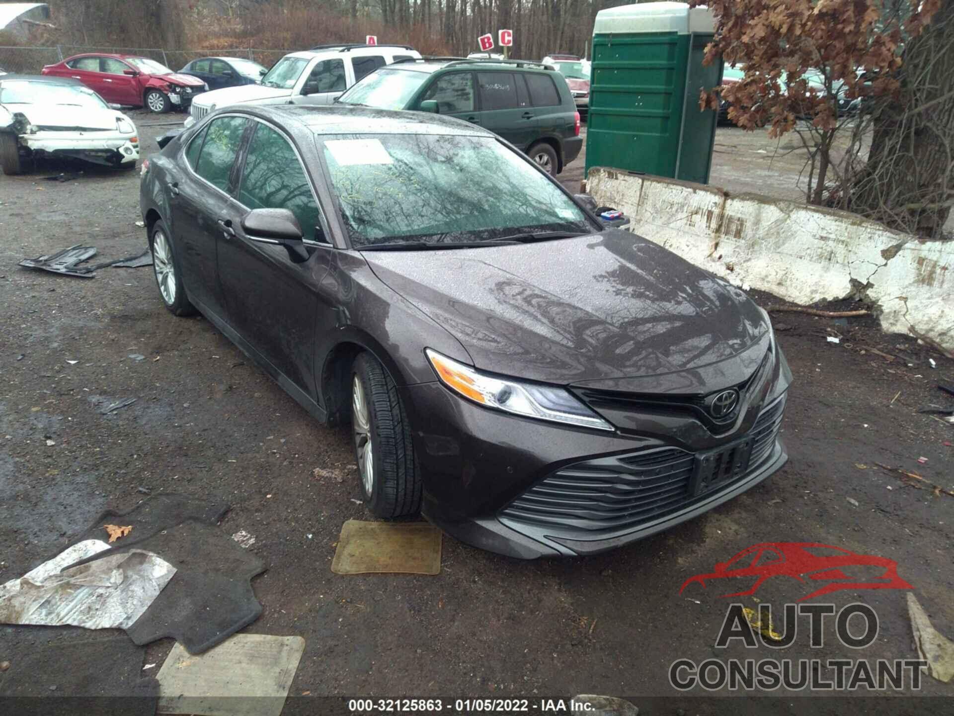 TOYOTA CAMRY 2018 - 4T1B11HK1JU071019
