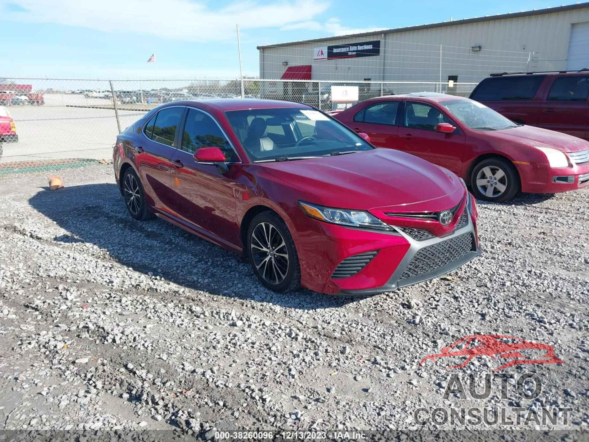 TOYOTA CAMRY 2018 - 4T1B11HK7JU529470