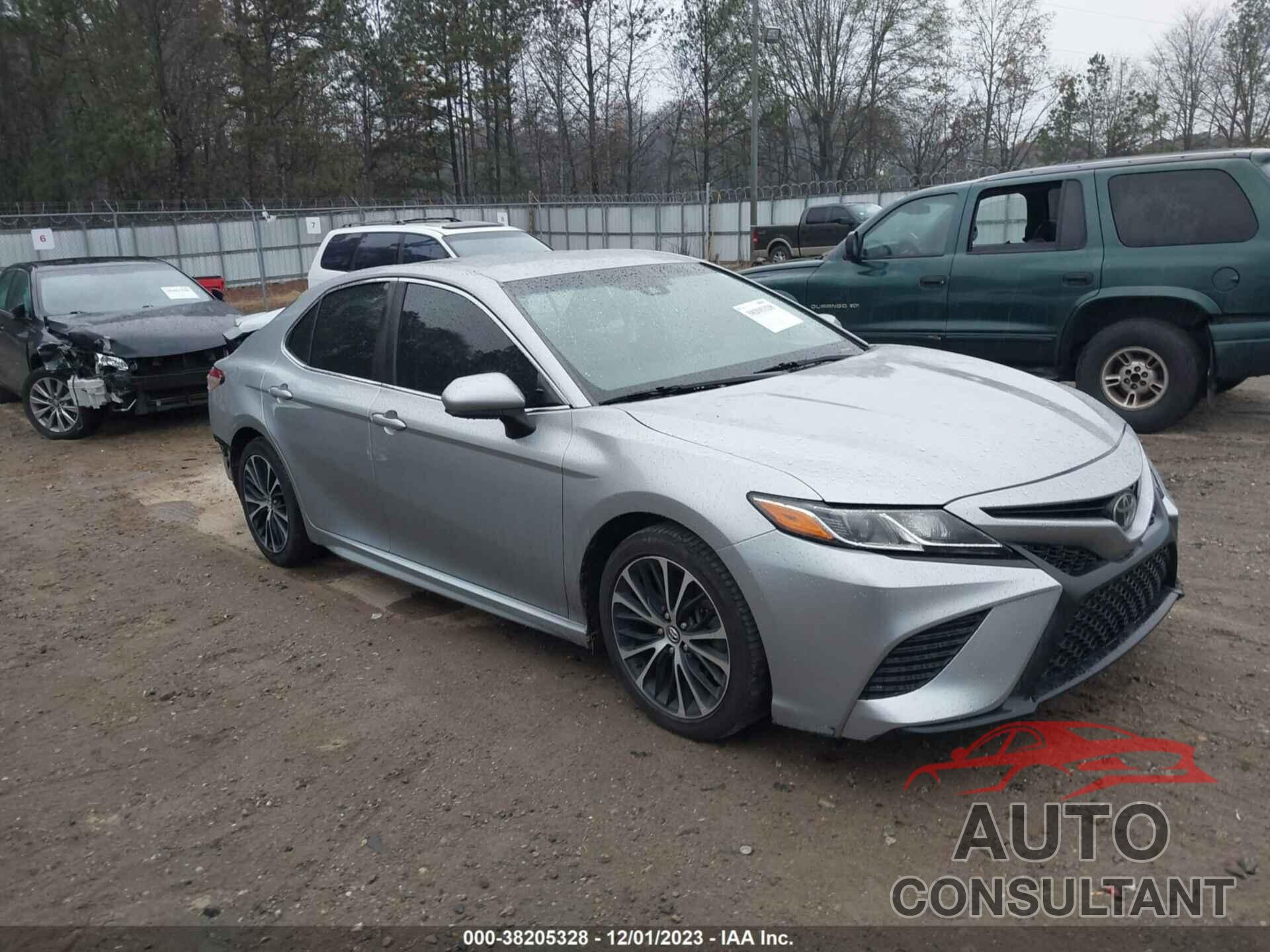 TOYOTA CAMRY 2018 - 4T1B11HK4JU061827