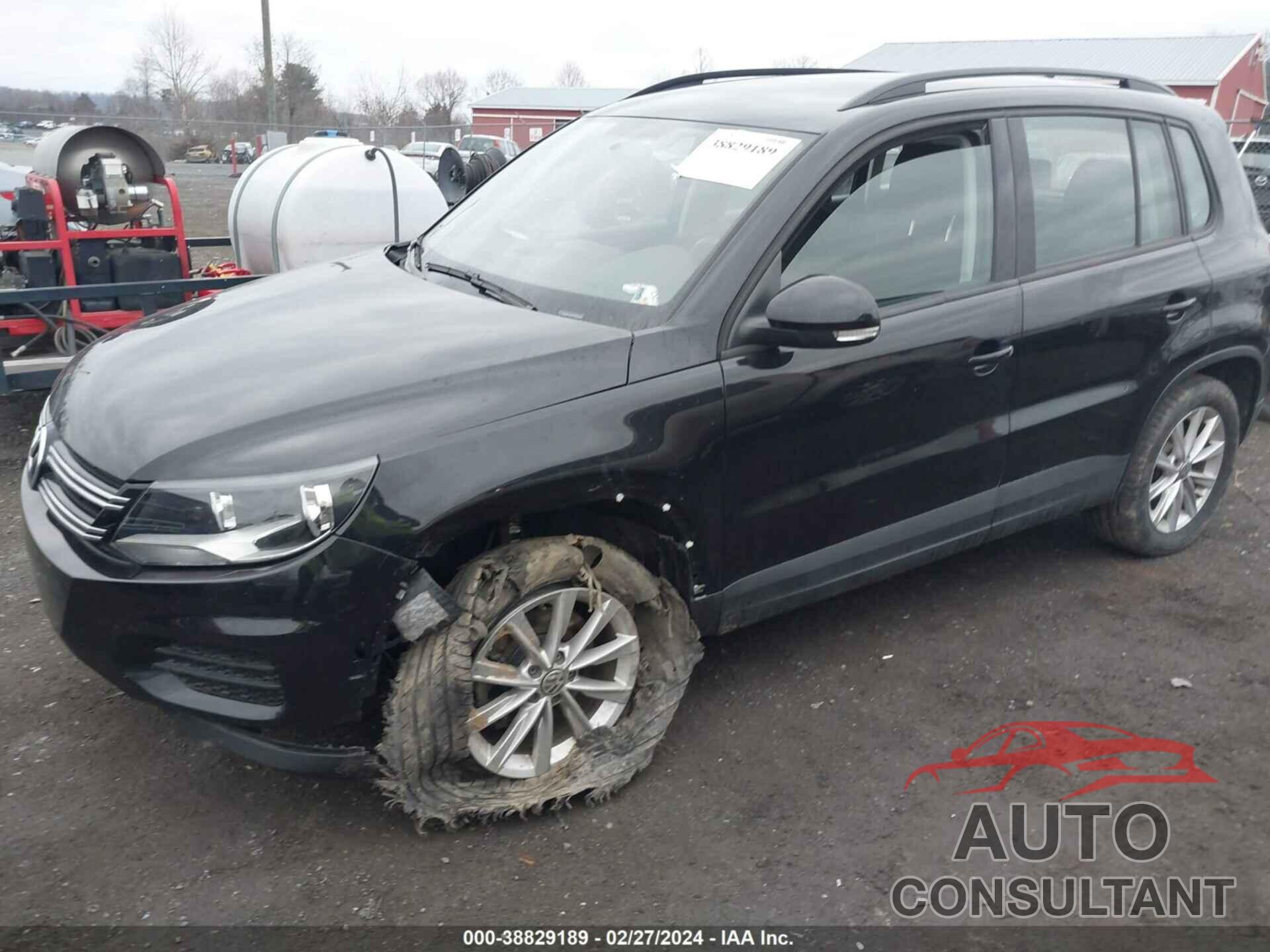 VOLKSWAGEN TIGUAN LIMITED 2018 - WVGBV7AXXJK005867