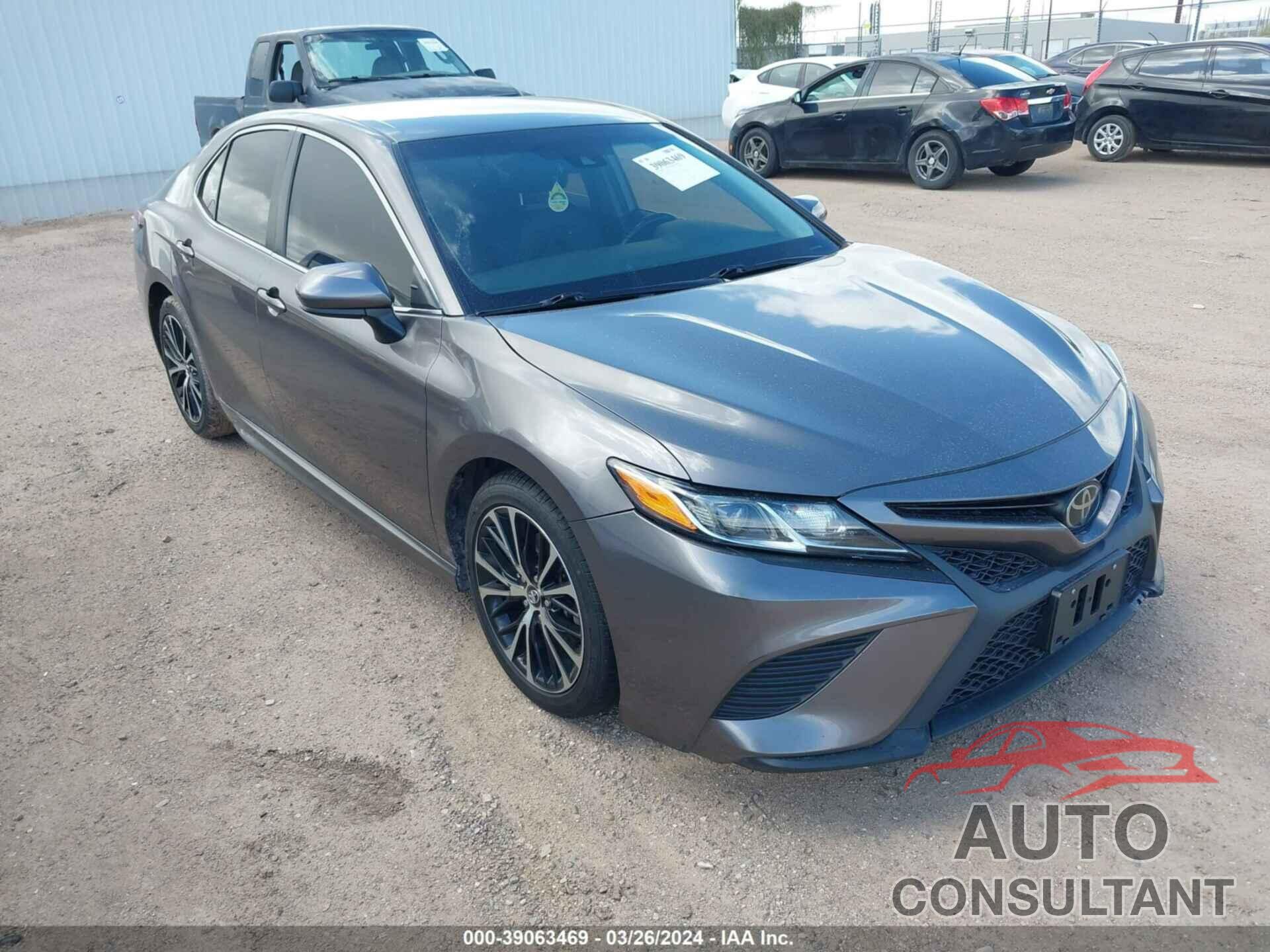 TOYOTA CAMRY 2018 - 4T1B11HK0JU052140