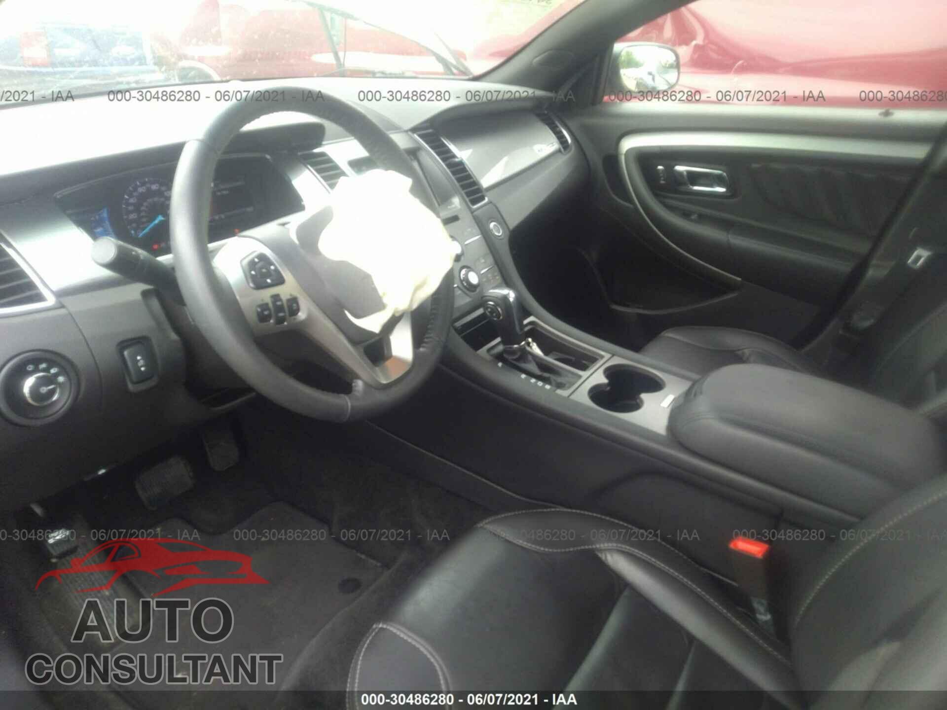 FORD TAURUS 2018 - 1FAHP2E87JG136519