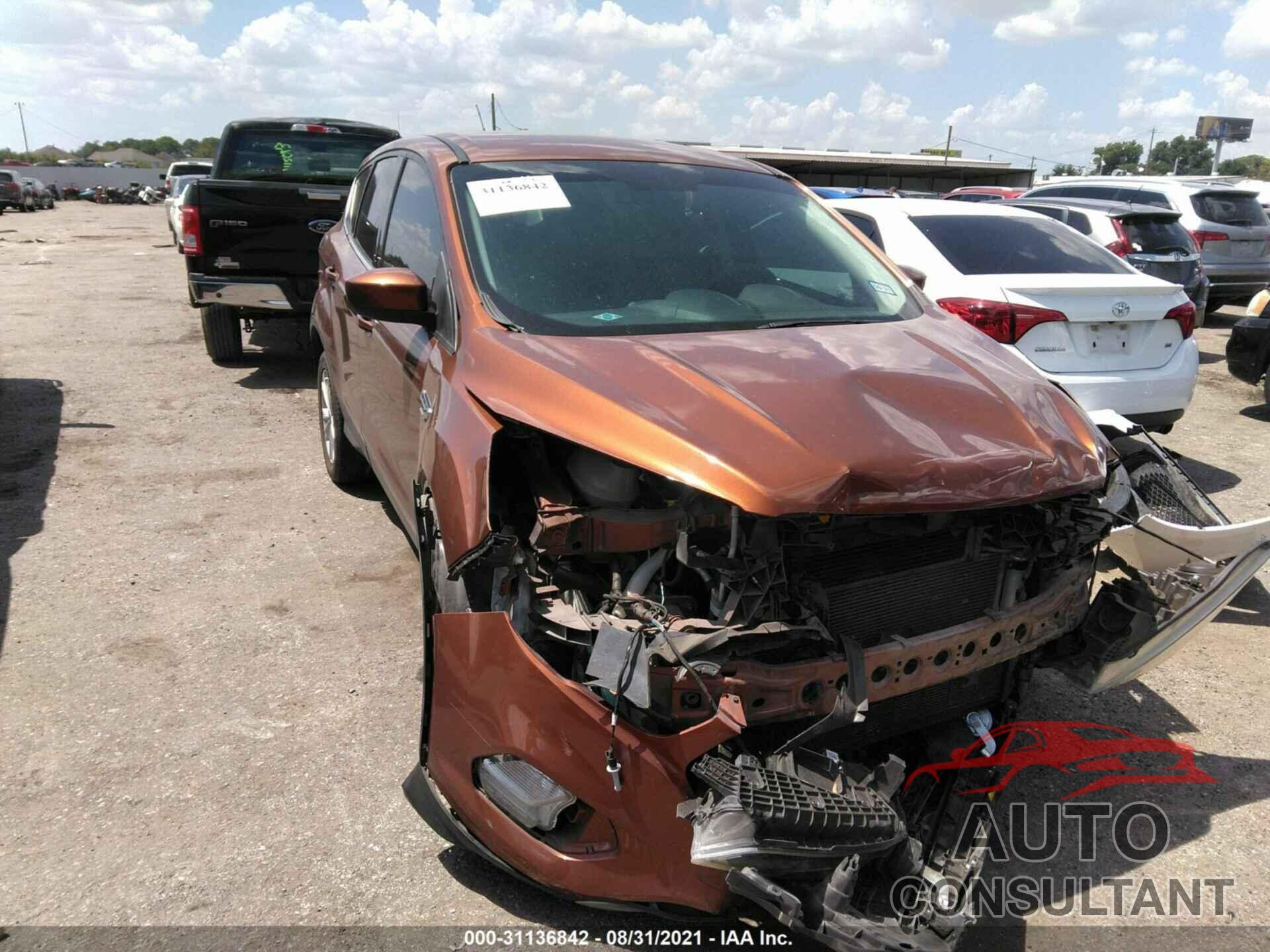 FORD ESCAPE 2017 - 1FMCU0GD4HUA03851