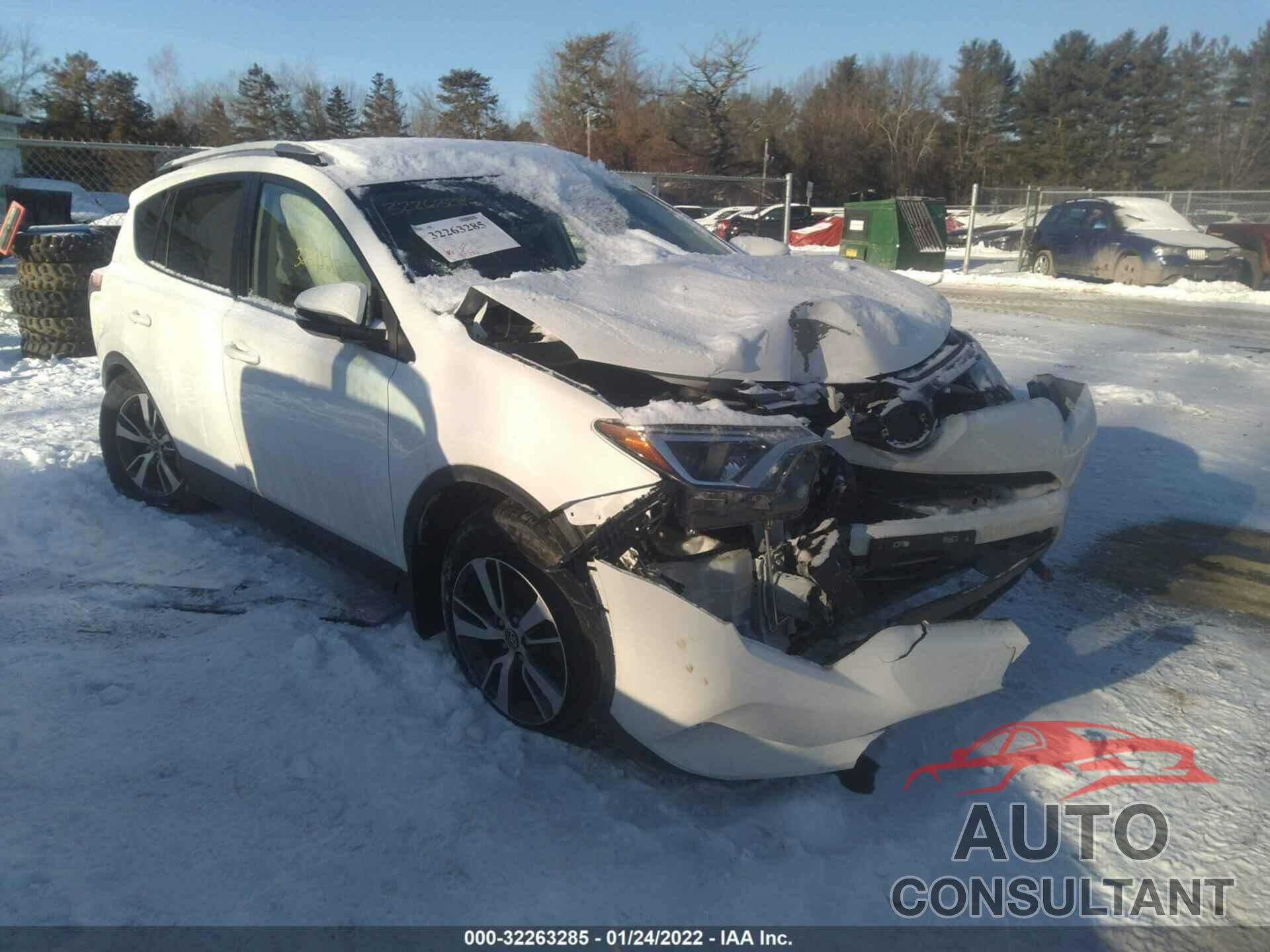 TOYOTA RAV4 2017 - JTMRFREV4HJ115558