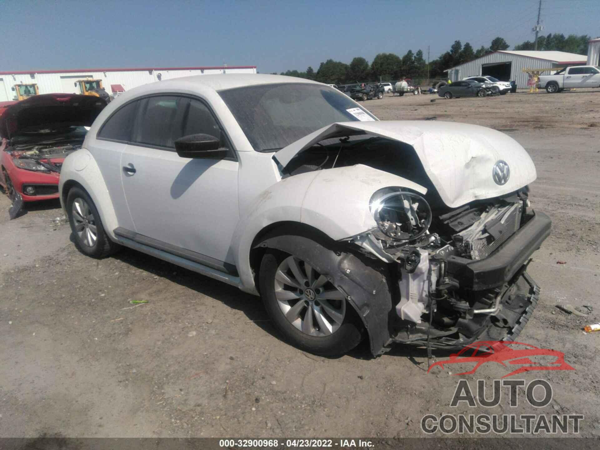 VOLKSWAGEN BEETLE 2018 - 3VWFD7AT3JM702454
