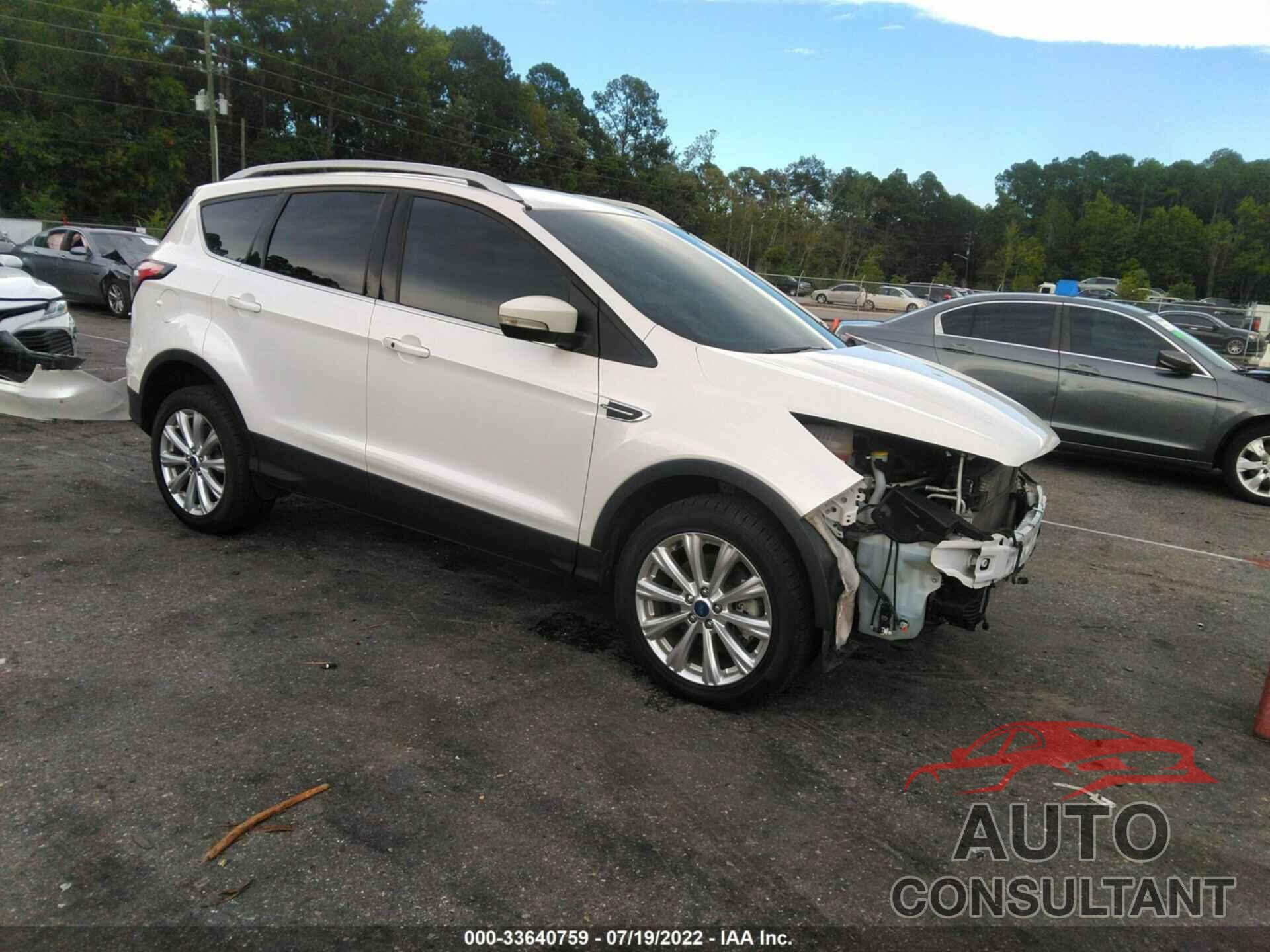 FORD ESCAPE 2017 - 1FMCU9J93HUD26801