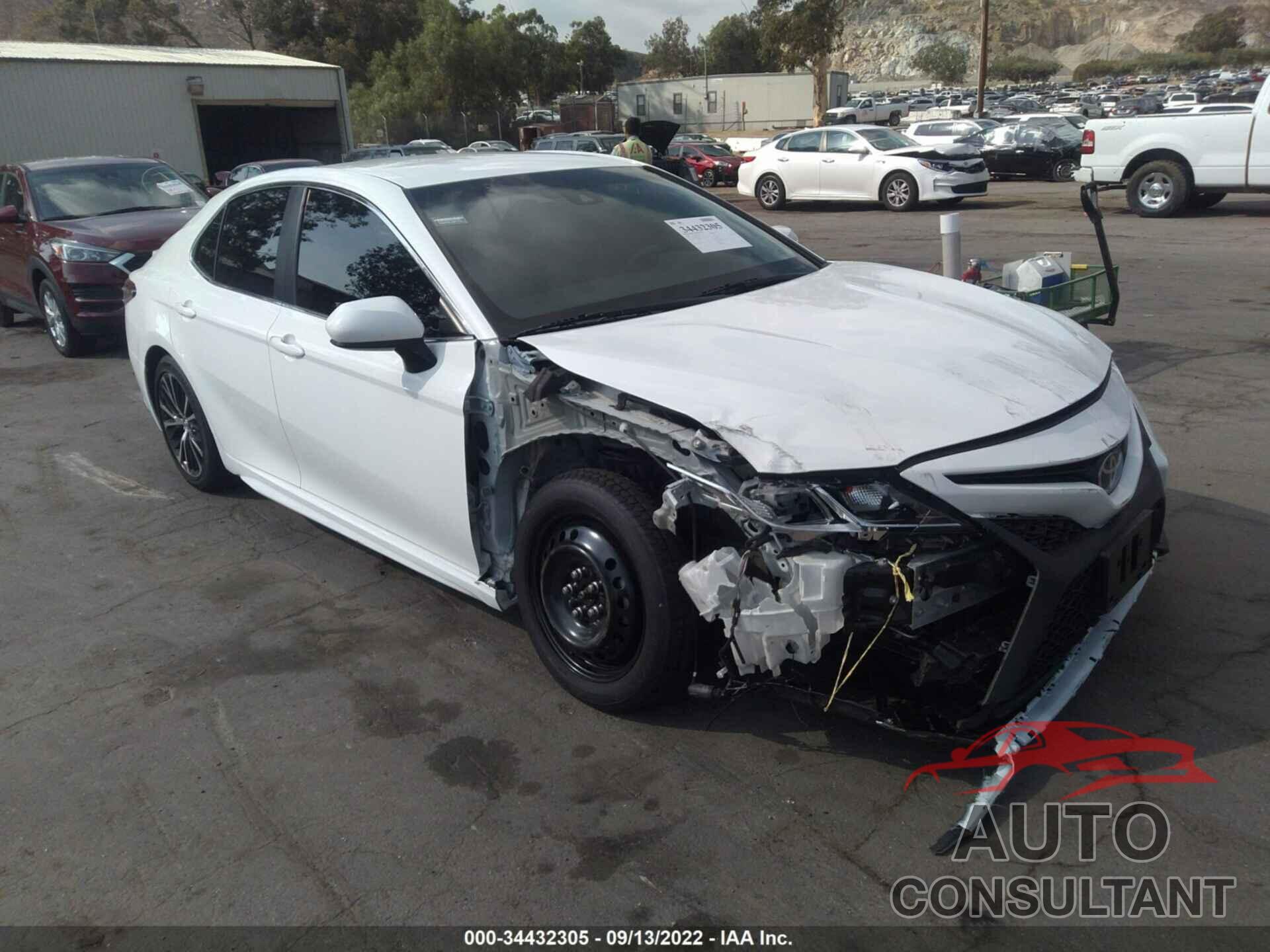 TOYOTA CAMRY 2018 - 4T1B11HK9JU675031