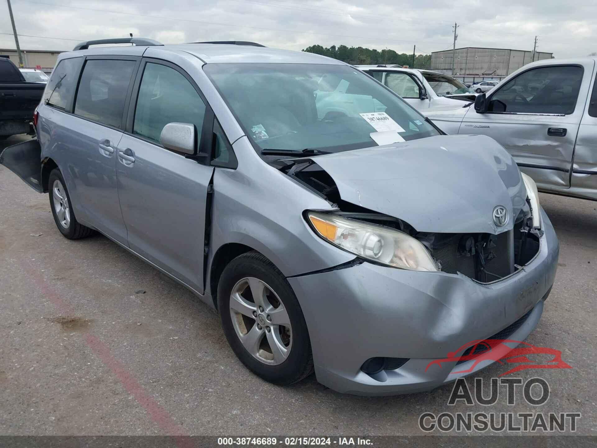 TOYOTA SIENNA 2017 - 5TDKZ3DC4HS777133