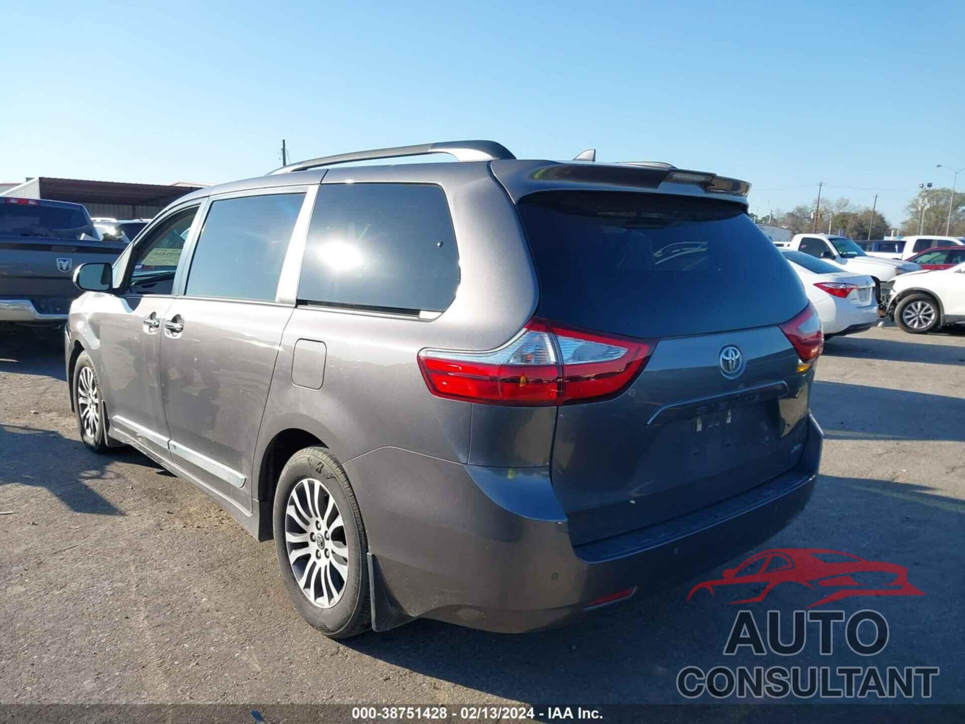 TOYOTA SIENNA 2018 - 5TDYZ3DC6JS965880