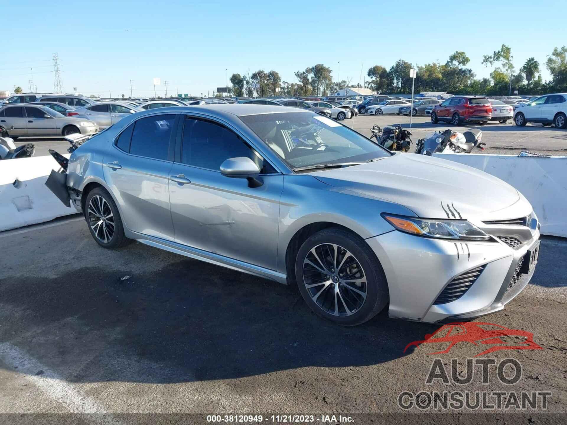 TOYOTA CAMRY 2018 - 4T1B11HK5JU602965