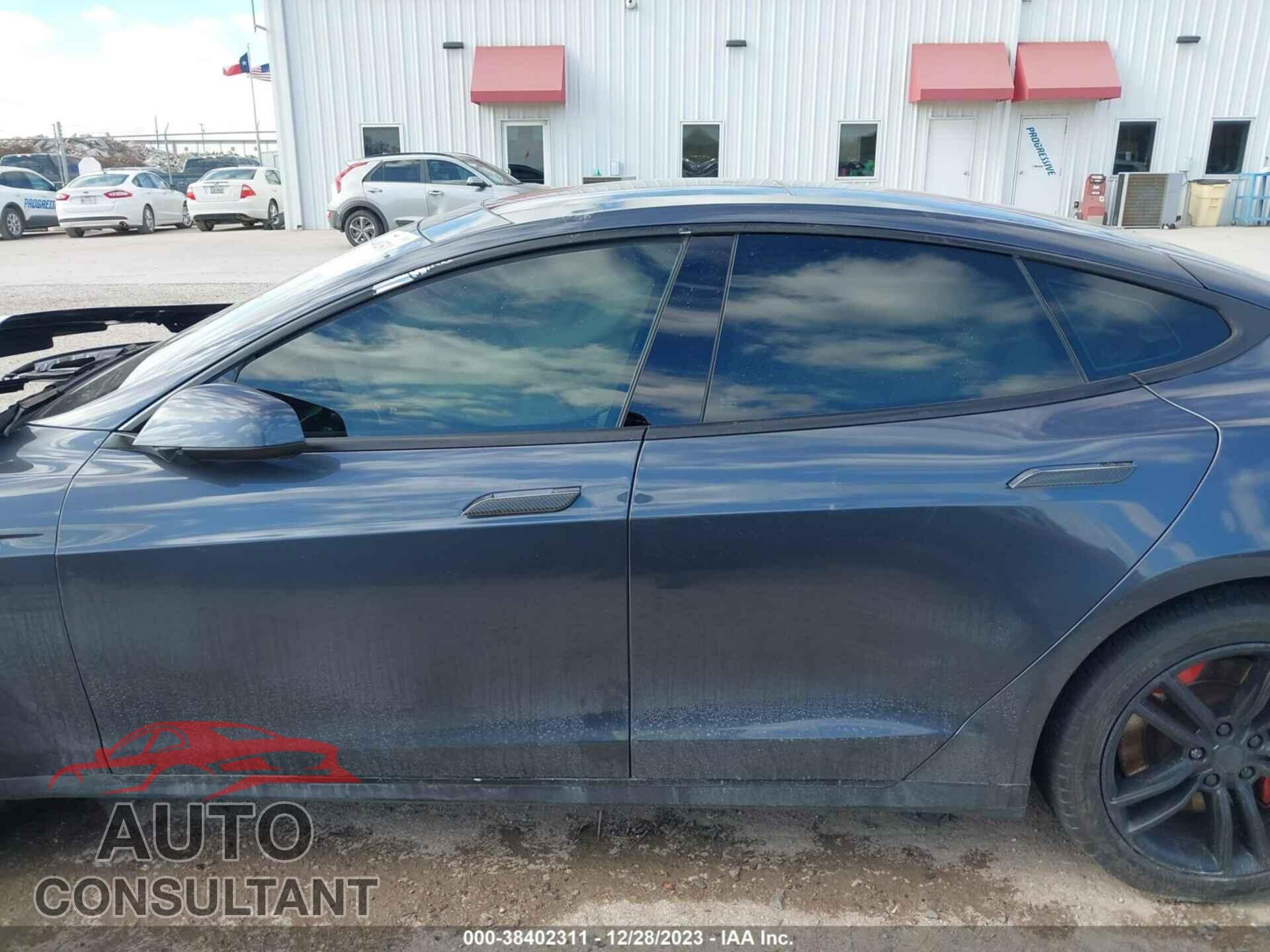 TESLA MODEL S 2015 - 5YJSA1E25FF116648