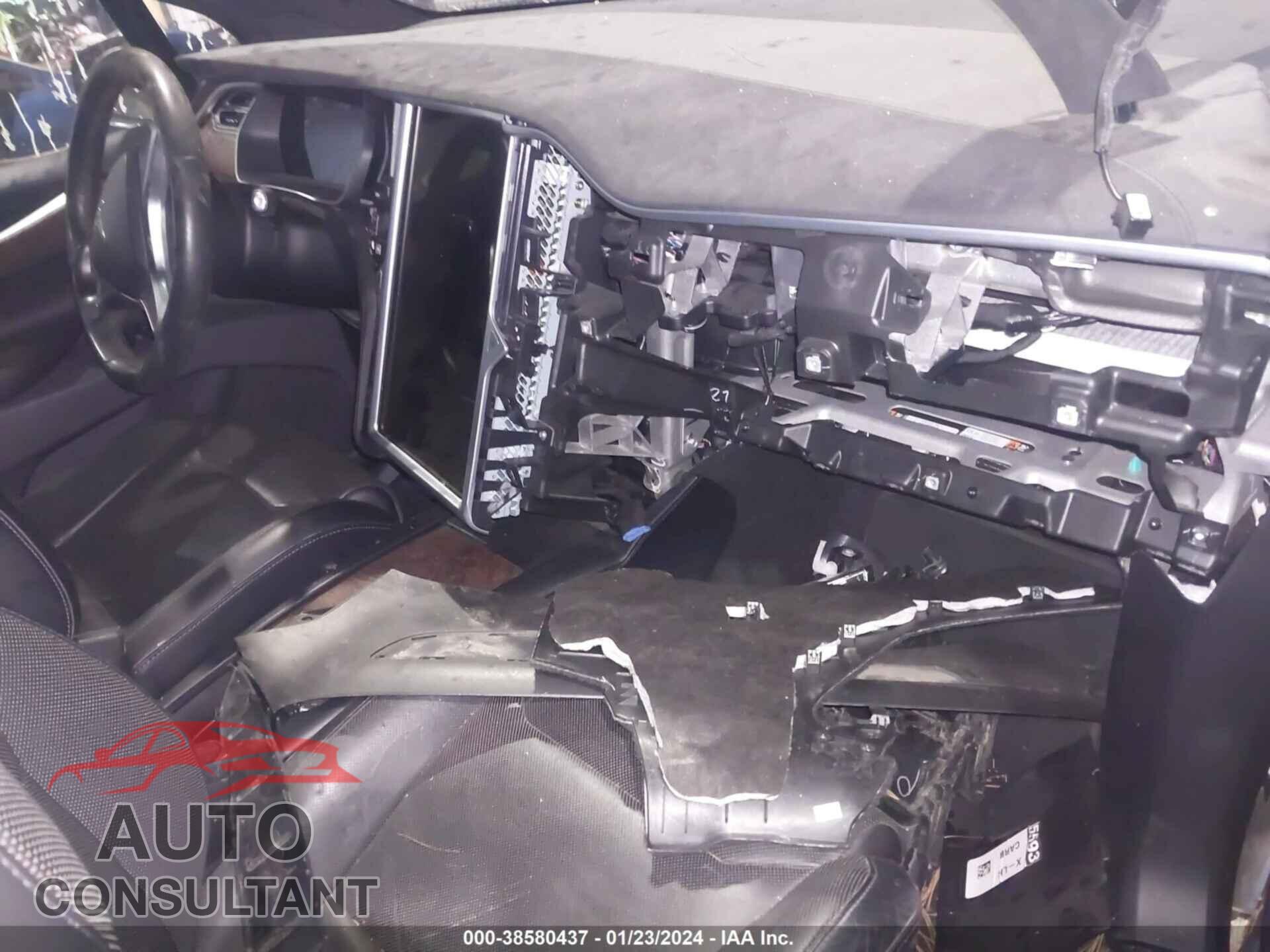 TESLA MODEL X 2016 - 5YJXCBE21GF022015