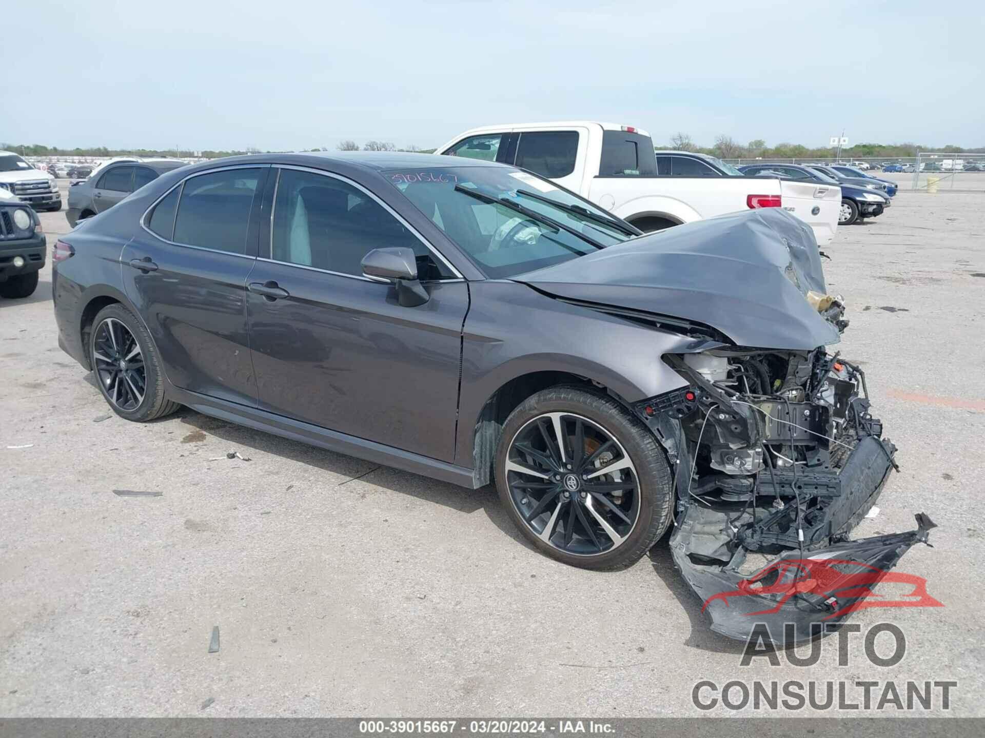 TOYOTA CAMRY 2018 - 4T1B61HK9JU127614