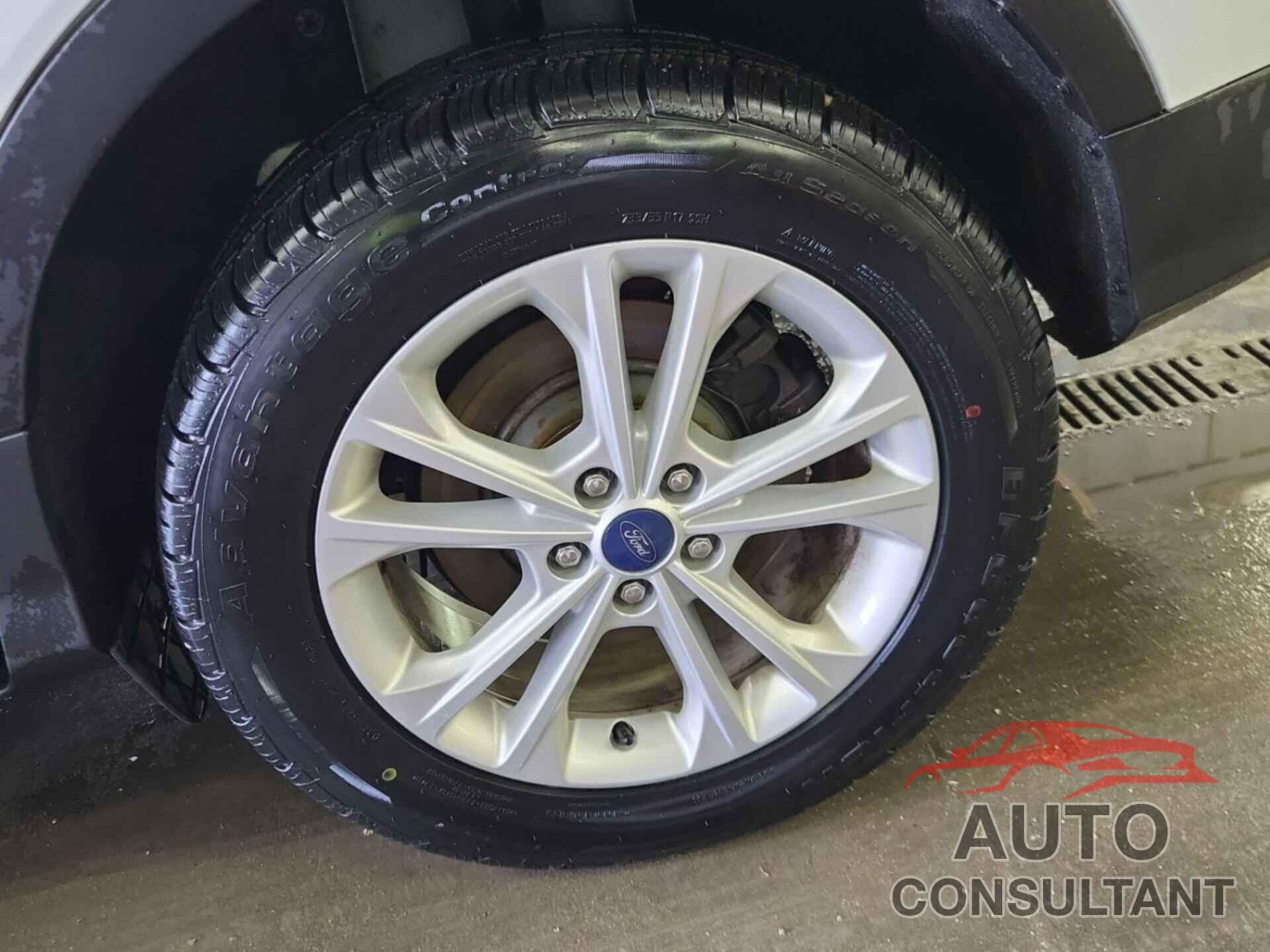FORD ESCAPE 2018 - 1FMCU9GD6JUB17456